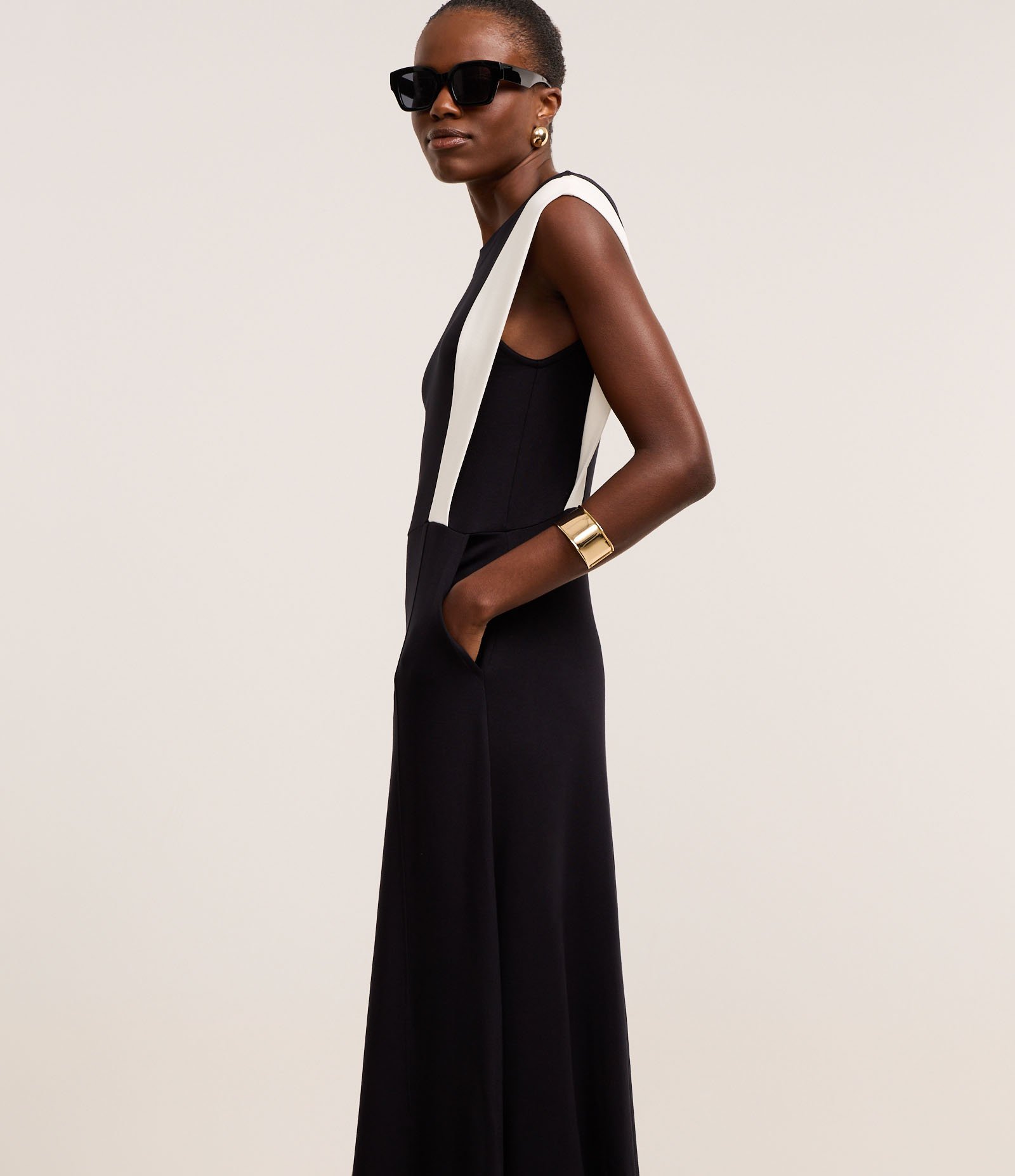 Vestido Evasê Midi em Moletinho com Recorte Contrastante Preto/ Branco 5