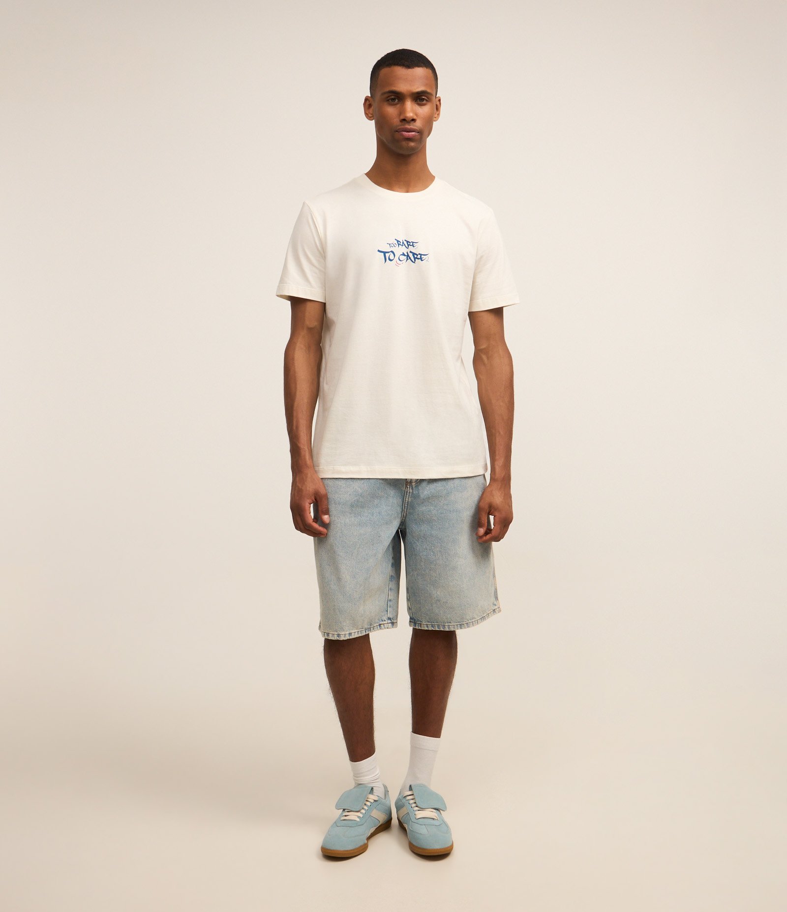 Camiseta Comfort em Algodão com Estampa do Stitch Bege 2