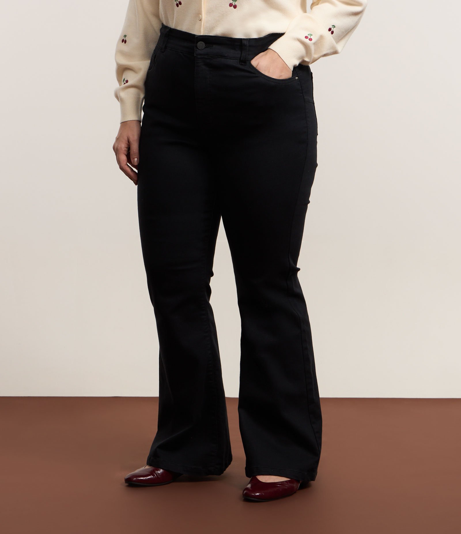 Calça Flare Push Up Jeans com Tule Interno Curve & Plus Size Preto 2