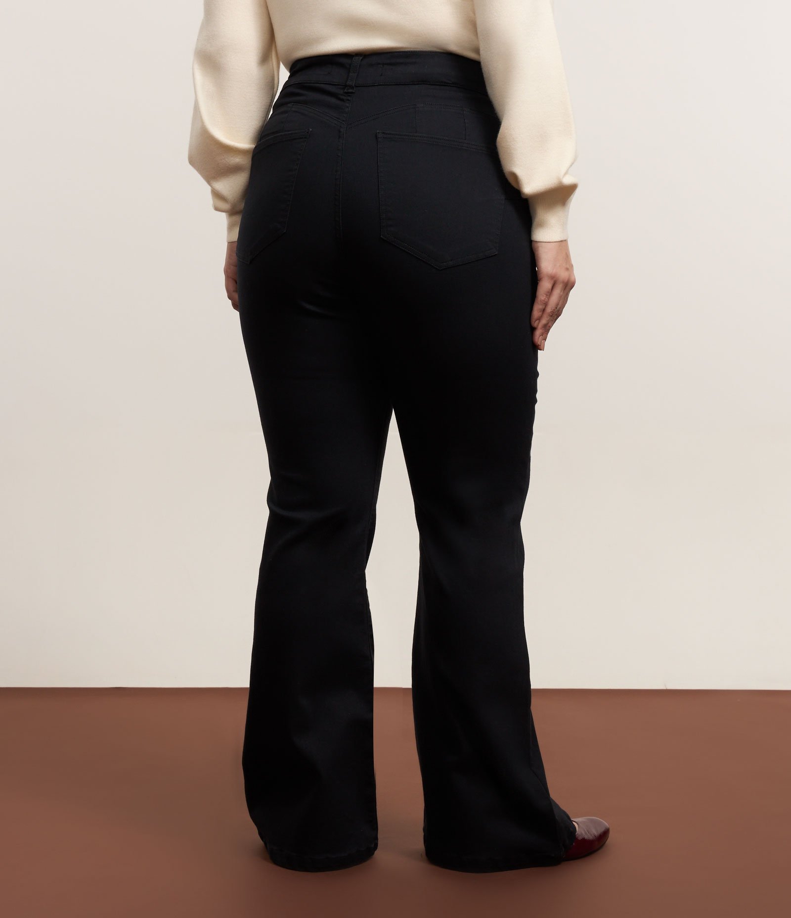 Calça Flare Push Up Jeans com Tule Interno Curve & Plus Size Preto 3