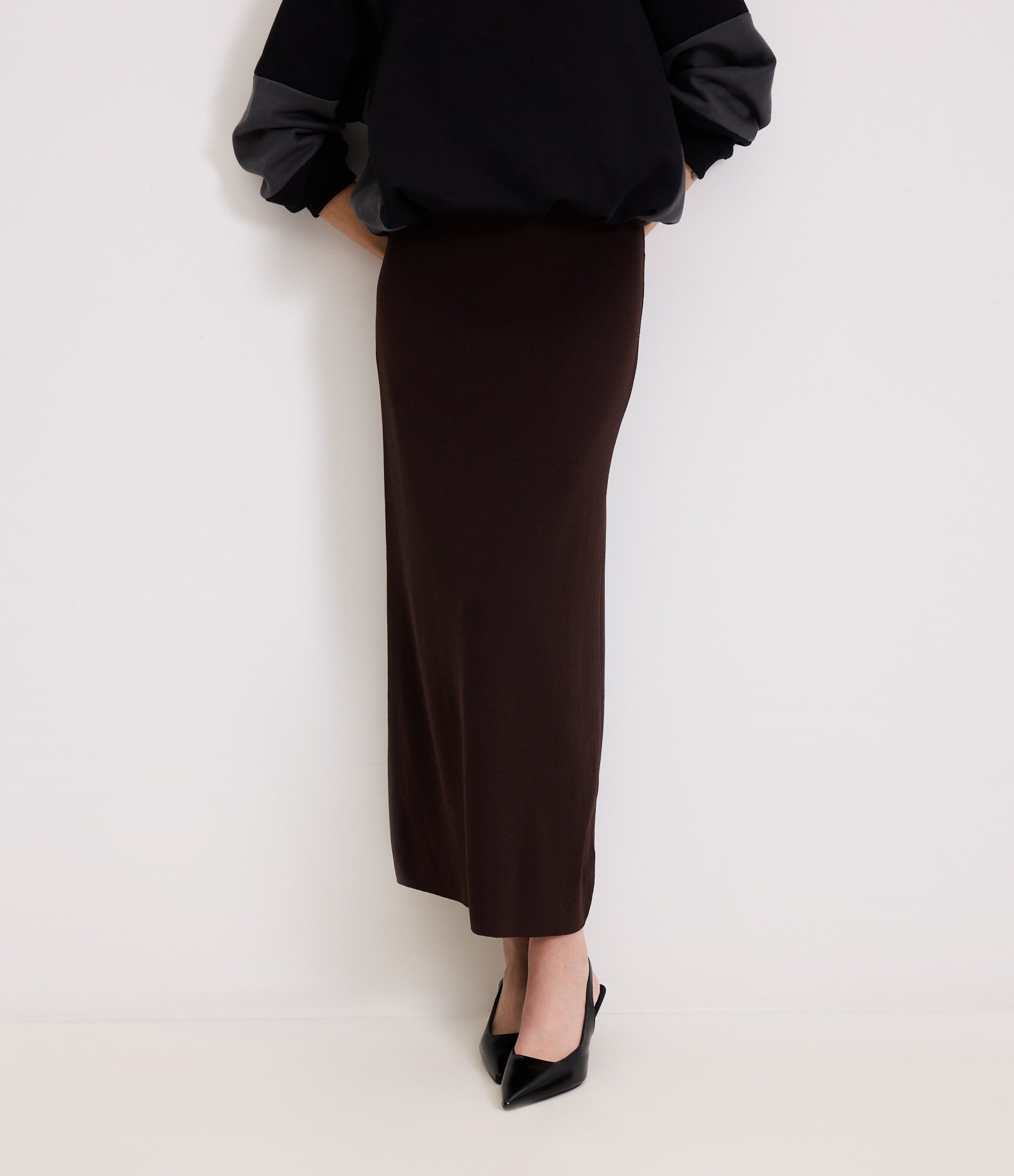 Saia Boho Reta Midi em Tricô com Fenda na Barra Marrom 2