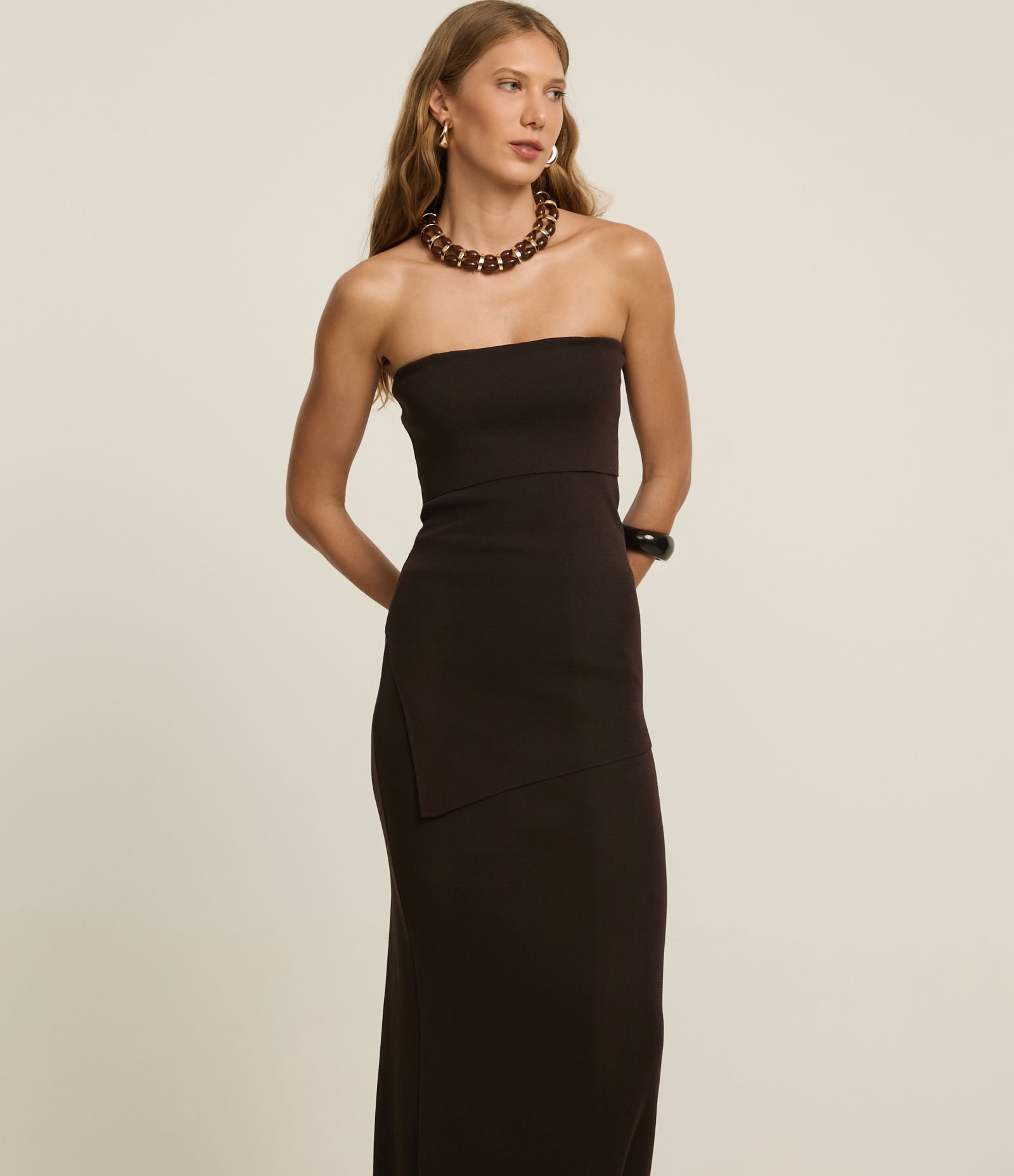 Saia Boho Reta Midi em Tricô com Fenda na Barra Marrom 5