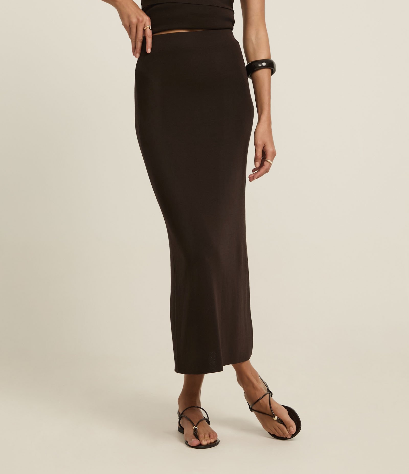 Saia Boho Reta Midi em Tricô com Fenda na Barra Marrom 6