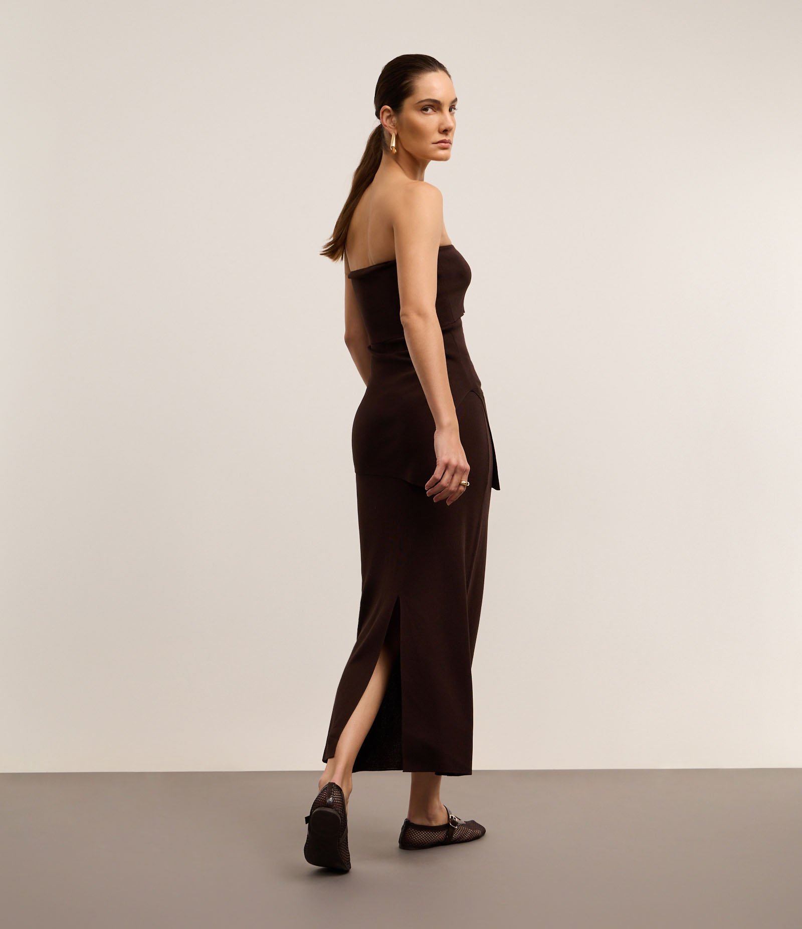 Saia Boho Reta Midi em Tricô com Fenda na Barra Marrom 9