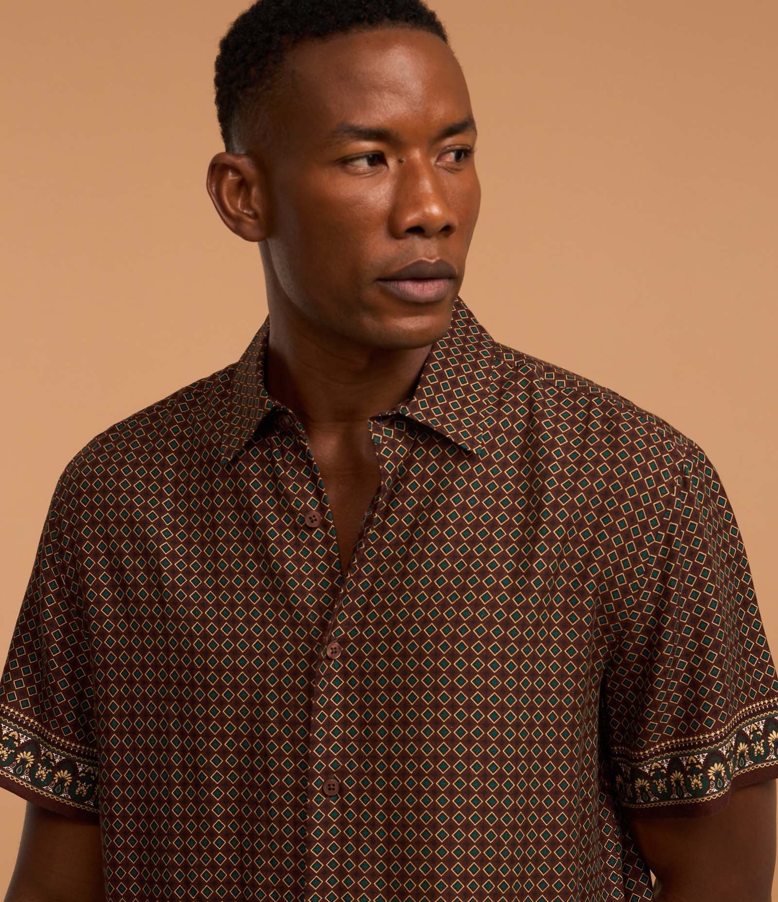 Camisa Comfort em Viscolinho com Estampa Geométrica Marrom 4