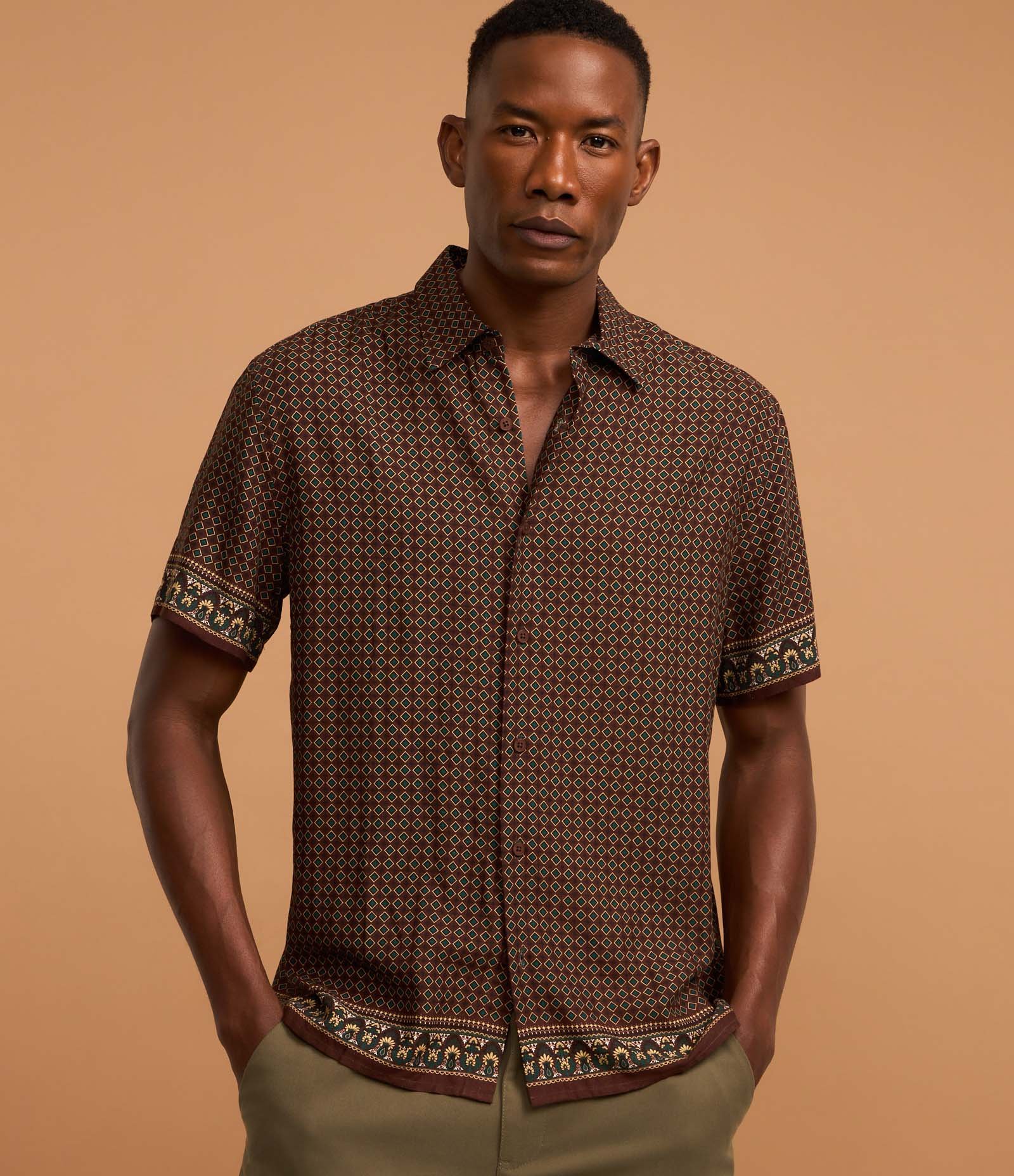Camisa Comfort em Viscolinho com Estampa Geométrica Marrom 5