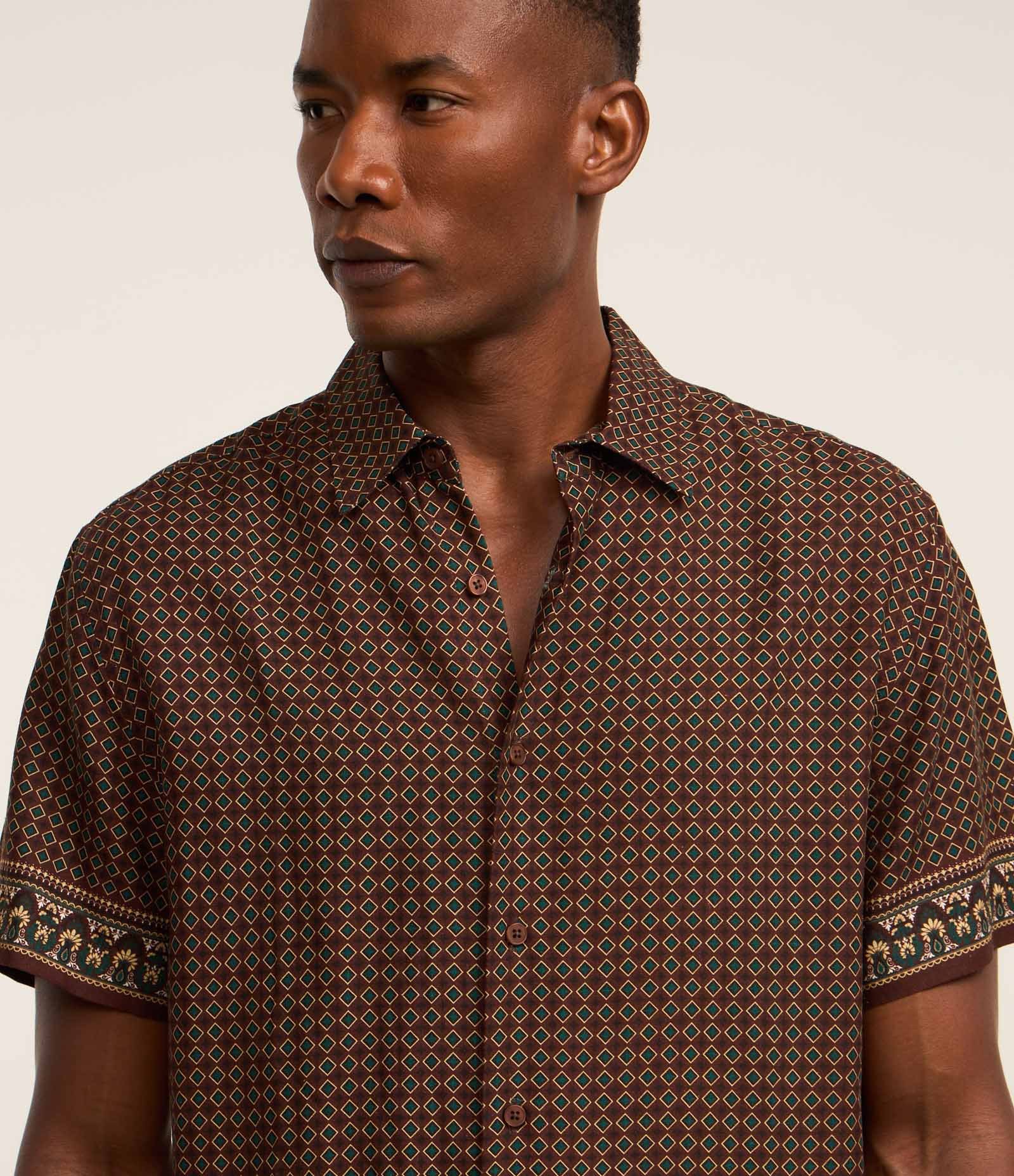 Camisa Comfort em Viscolinho com Estampa Geométrica Marrom 6