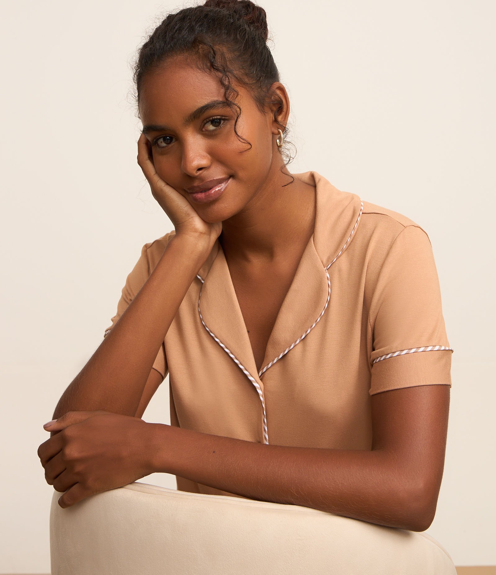 Pijama Short Doll em Viscolycra com Viés Listrado Marrom 3