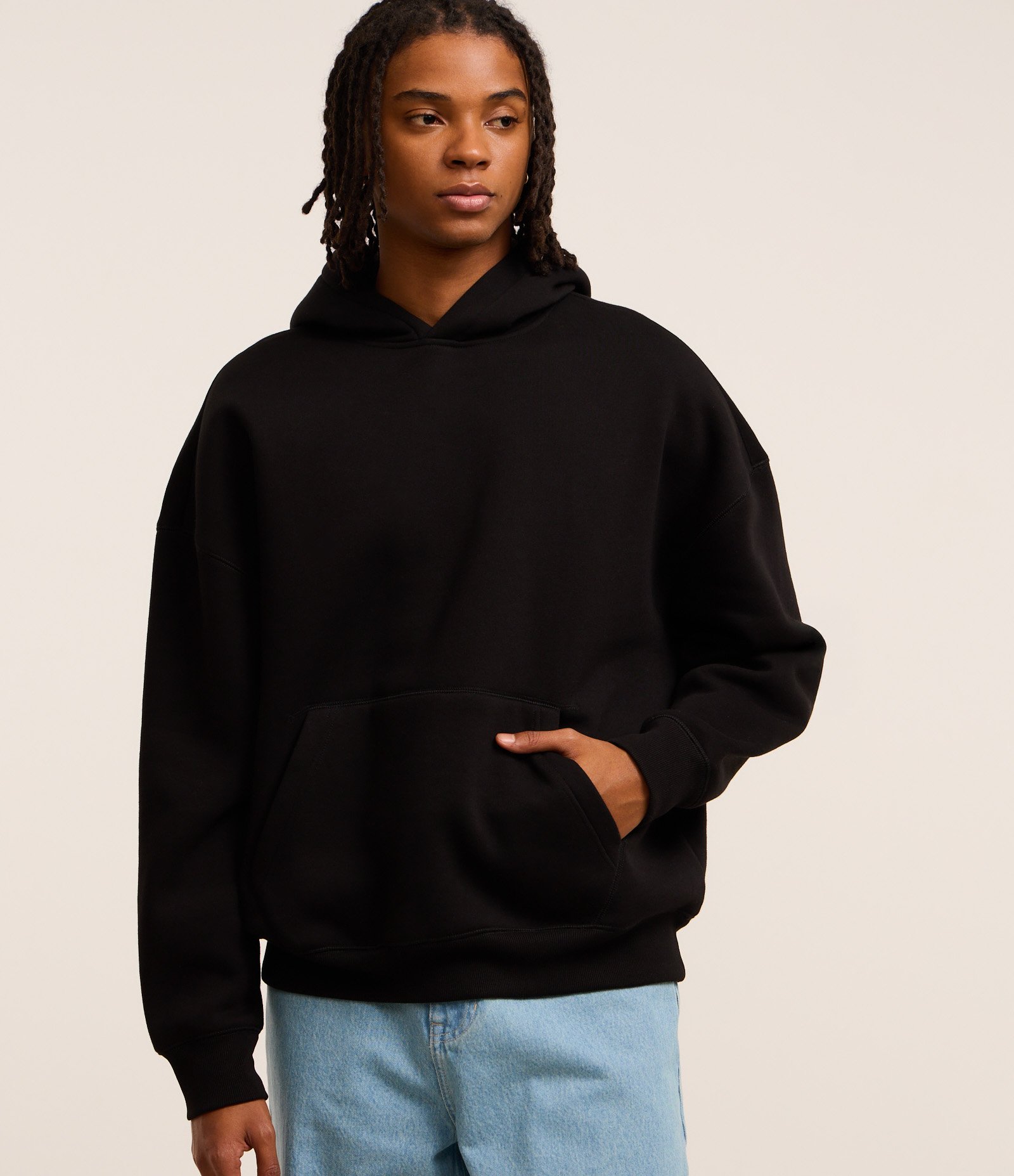 Casaco Boxy em Moletom com Felpa Liso Preto 1