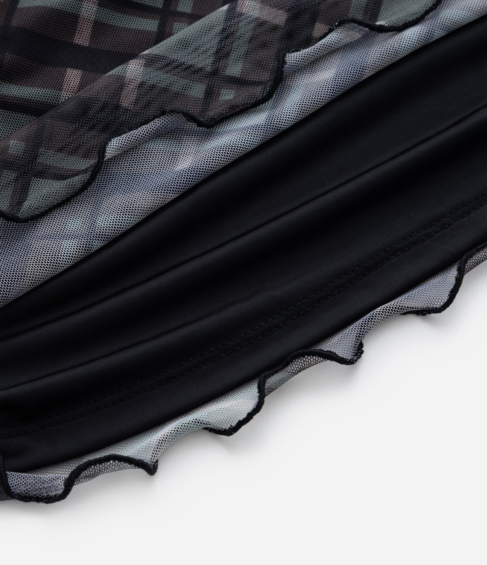 Blusa em Tule com Estampa Xadrez Curve & Plus Size Preto/Verde 7