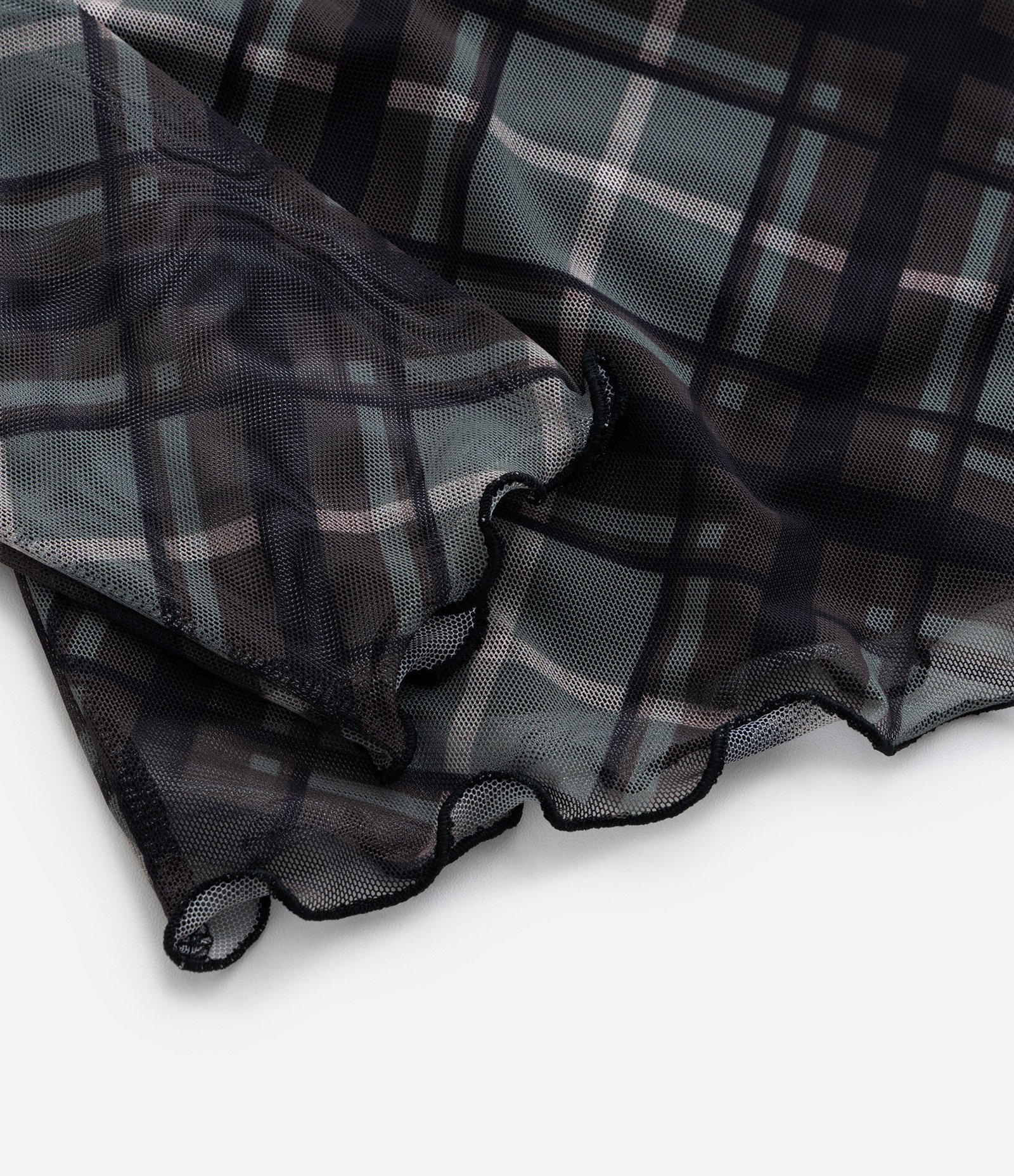 Blusa em Tule com Estampa Xadrez Curve & Plus Size Preto/Verde 8