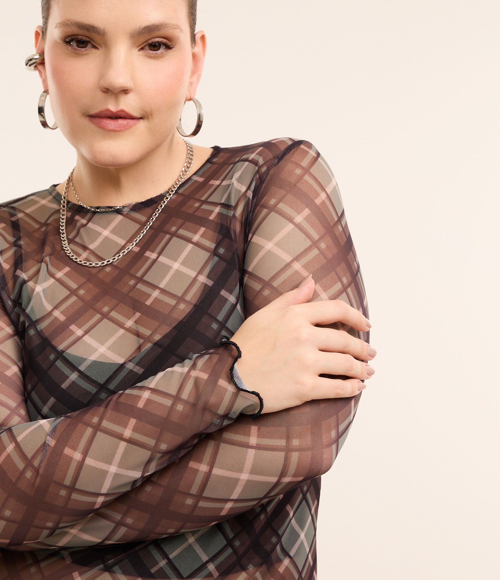 Blusa em Tule com Estampa Xadrez Curve & Plus Size Preto/Verde 2