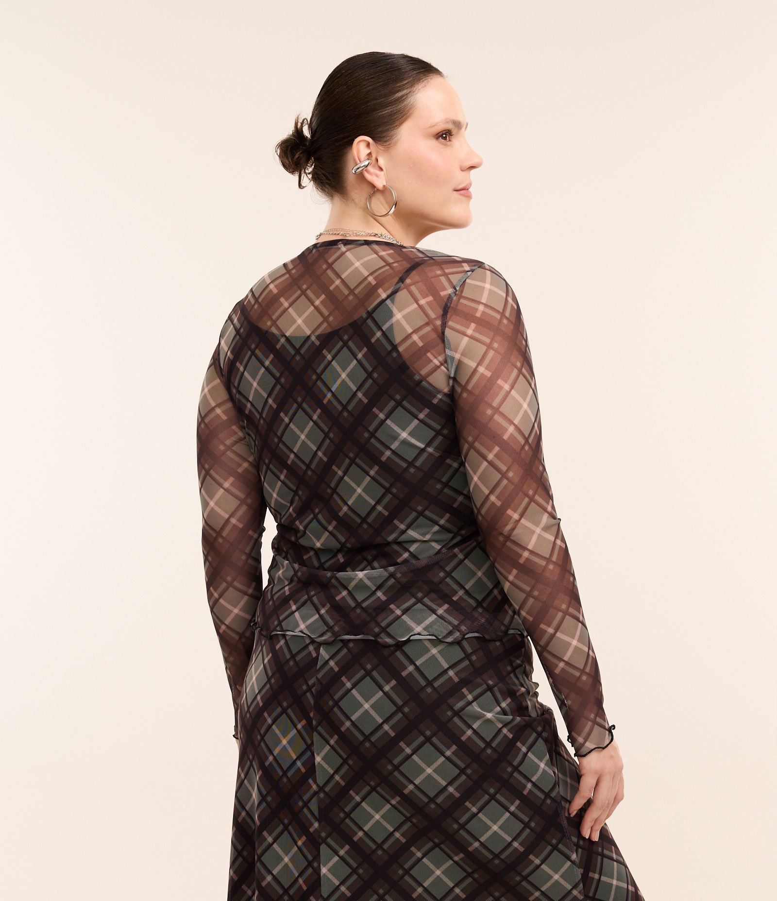 Blusa em Tule com Estampa Xadrez Curve & Plus Size Preto/Verde 4