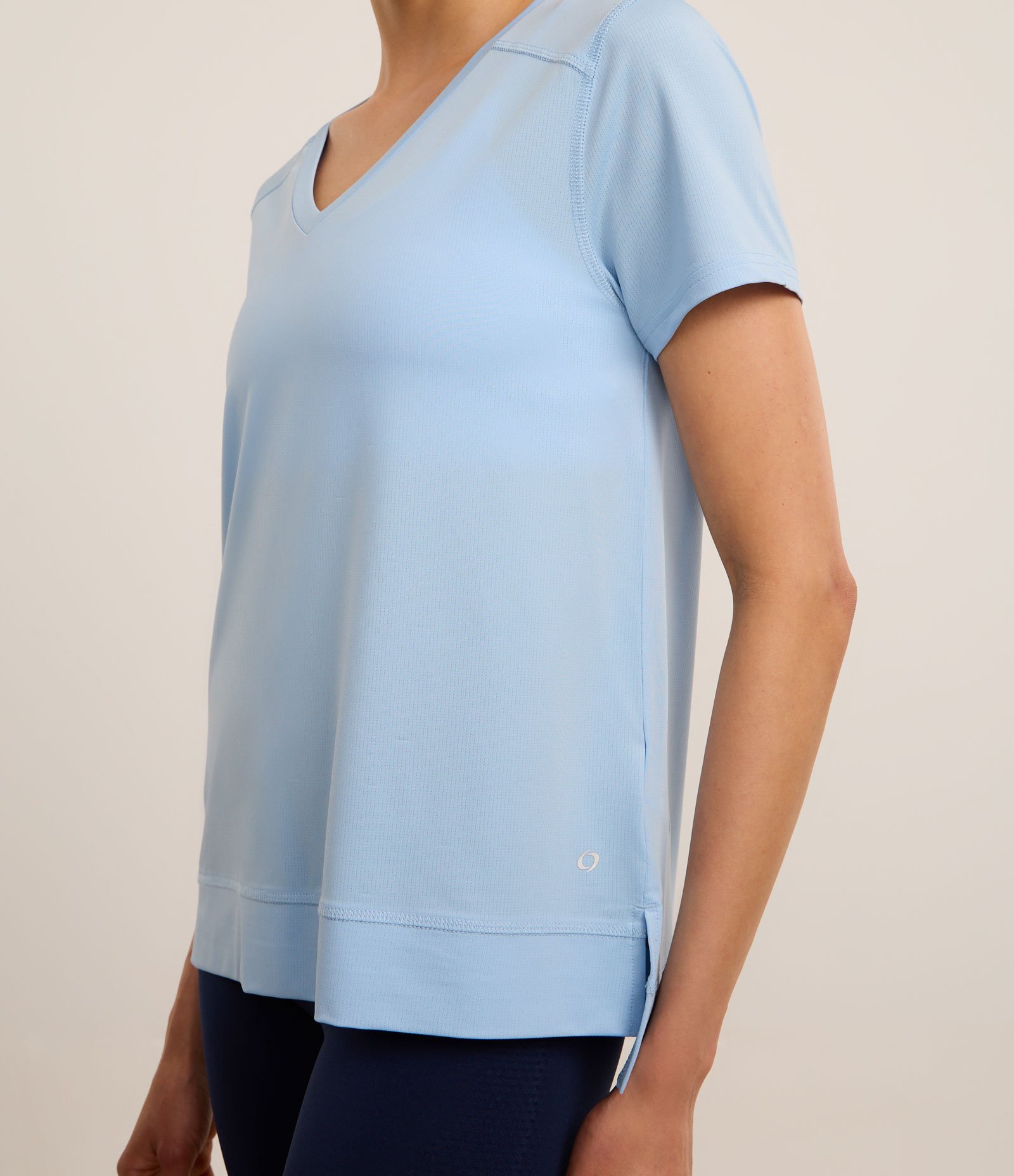 Camiseta Esportiva em Microfibra Furadinha com Barra Mullet Azul 3