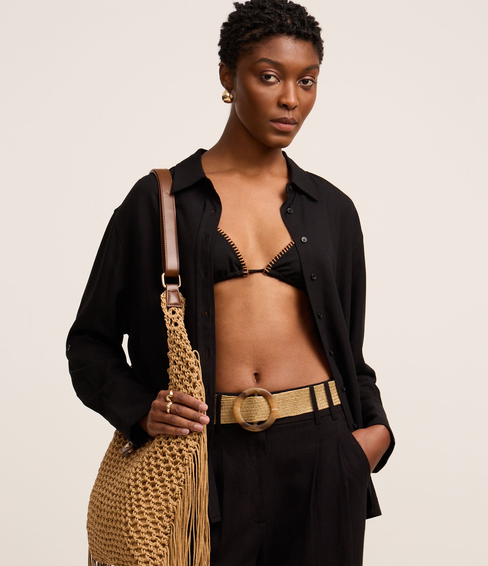 Camisa Viscolinho com Abotoamento Frontal Preto 1