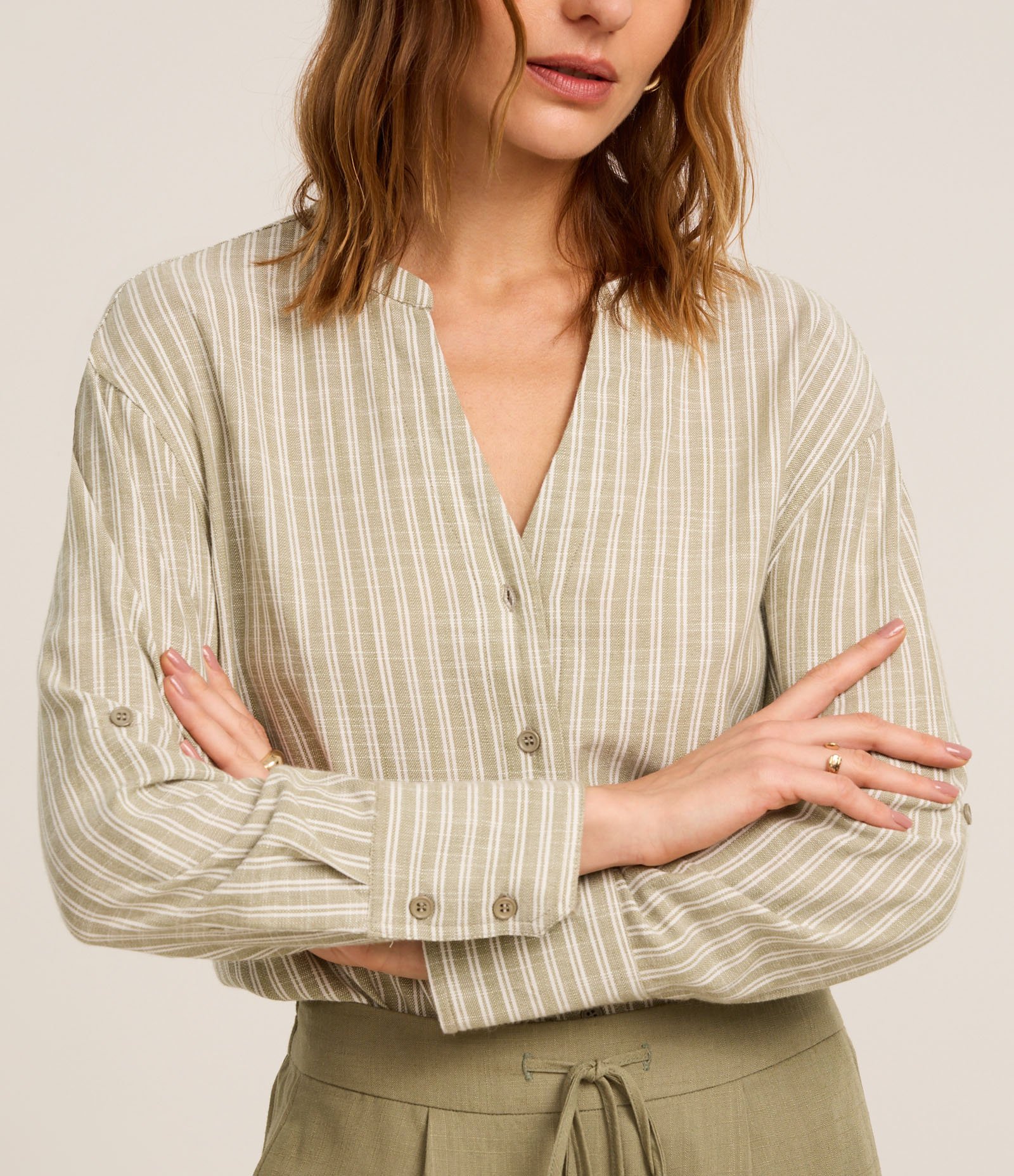 Camisa em Viscolinho com Listras em Fio Tinto e Gola Pdre Verde 4