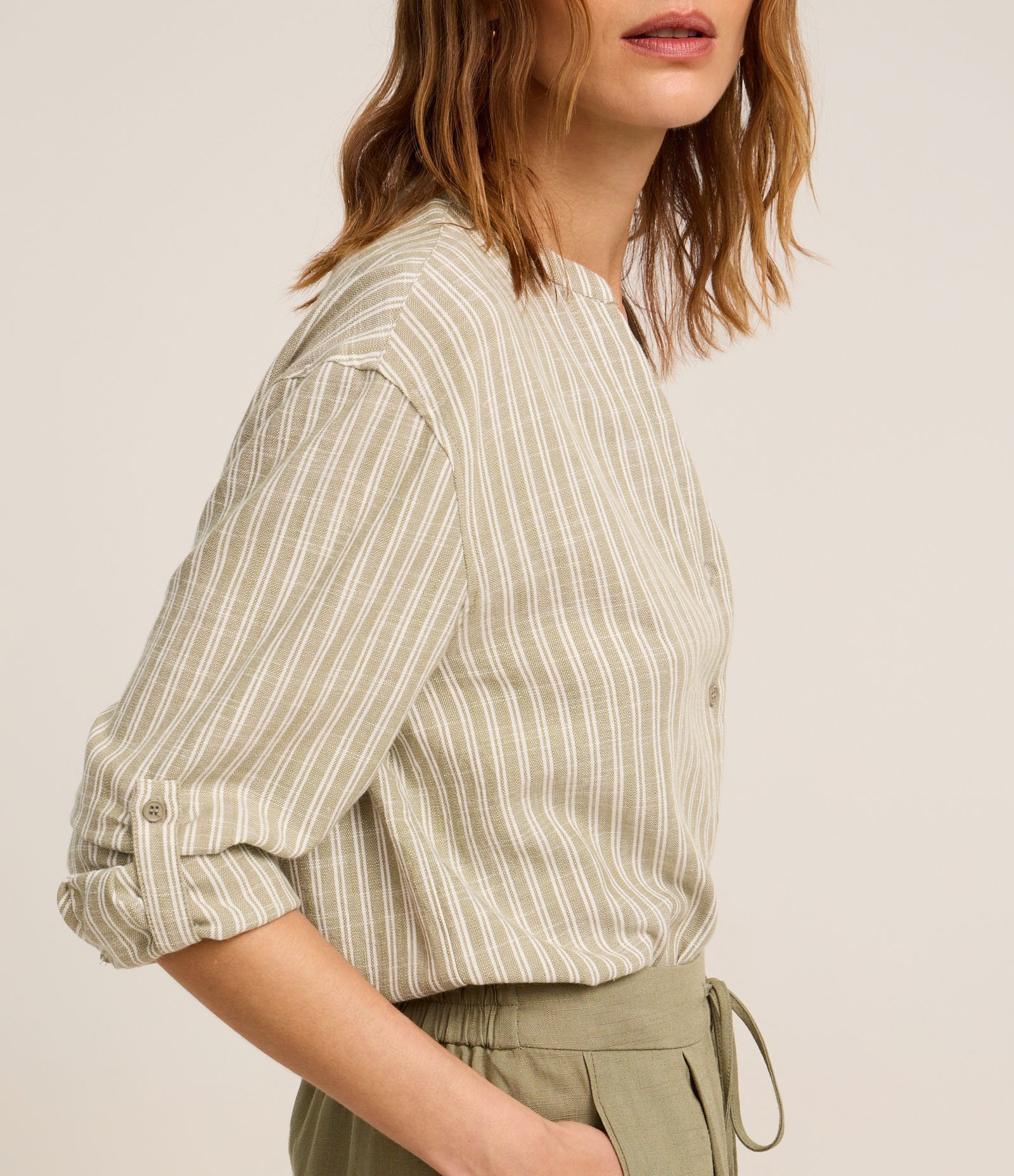 Camisa em Viscolinho com Listras em Fio Tinto e Gola Pdre Verde 5