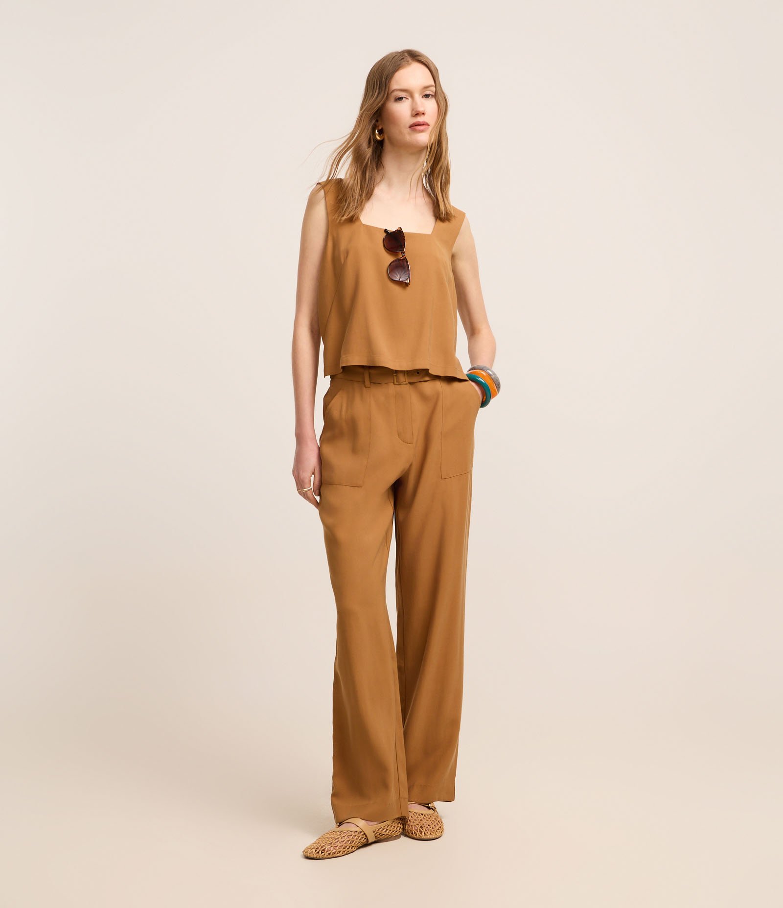 Blusa em Viscose com Decote Quadrado Caramelo 2