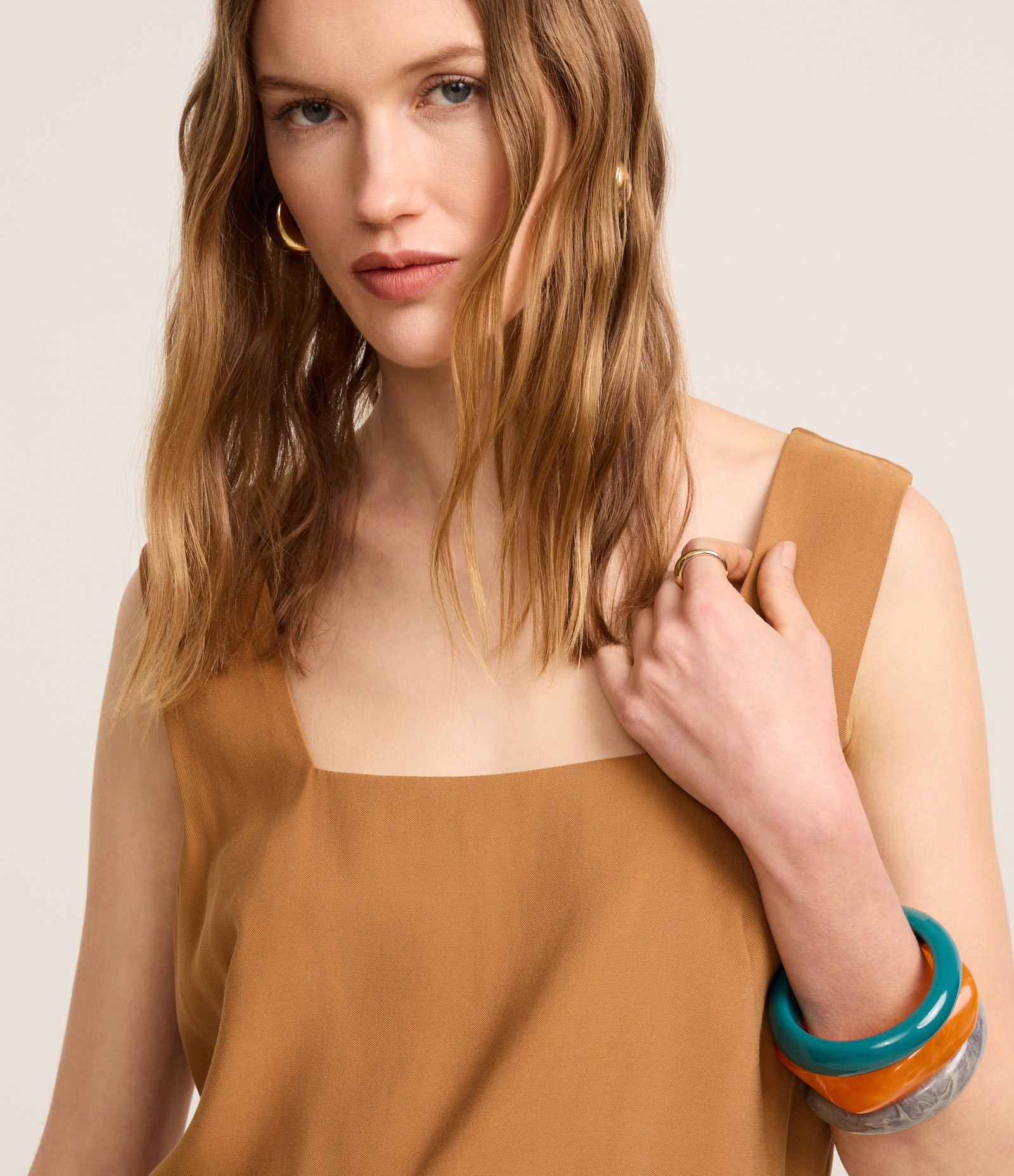 Blusa em Viscose com Decote Quadrado Caramelo 3