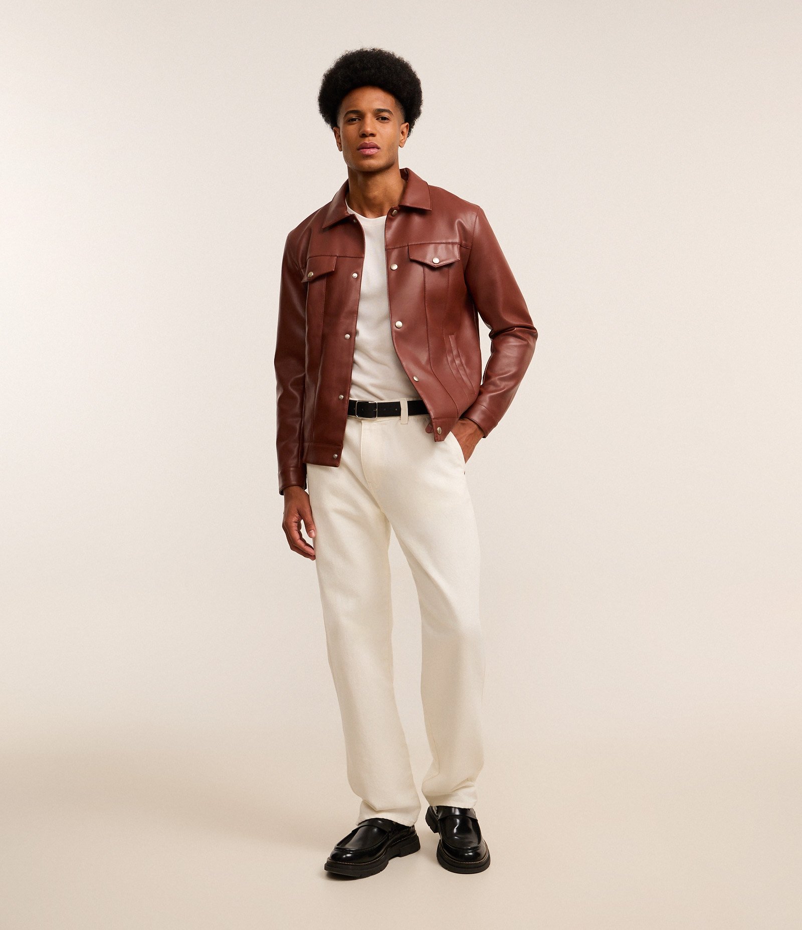 Jaqueta Trucker em PU com Bolsos Frontais Abotoados Bordô 2