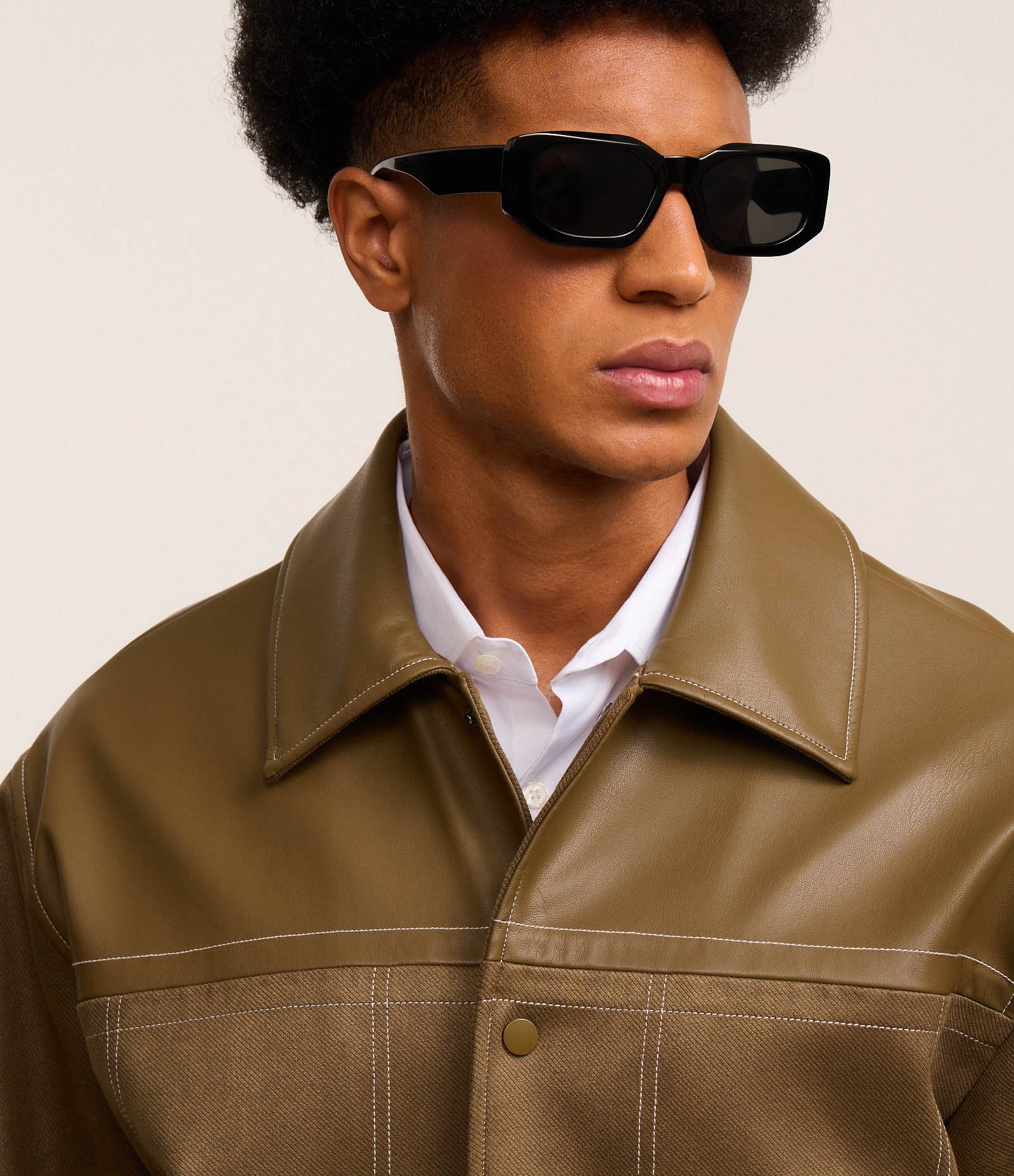 Jaqueta Boxy em Sarja com Recortes e Pesponto Marrom 8