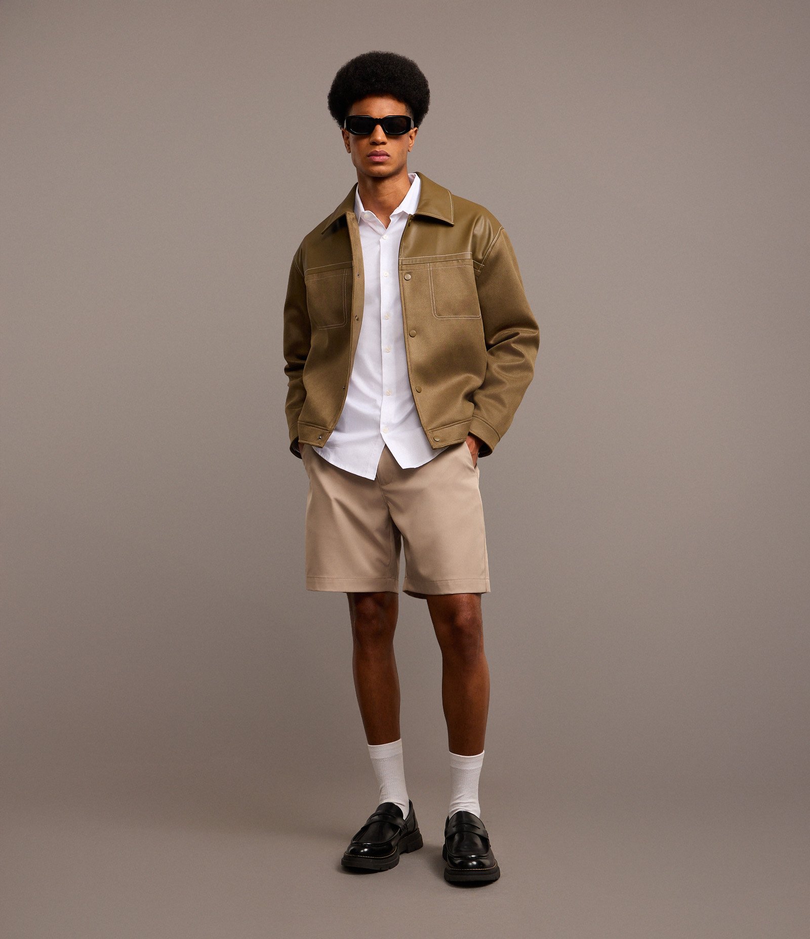 Jaqueta Boxy em Sarja com Recortes e Pesponto Marrom 2