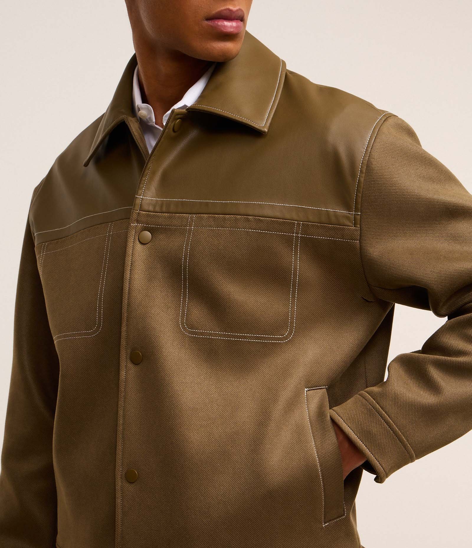 Jaqueta Boxy em Sarja com Recortes e Pesponto Marrom 3