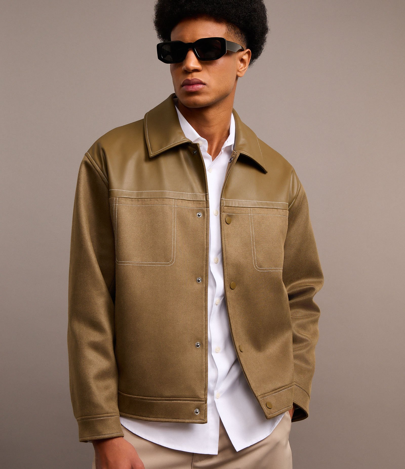 Jaqueta Boxy em Sarja com Recortes e Pesponto Marrom 7