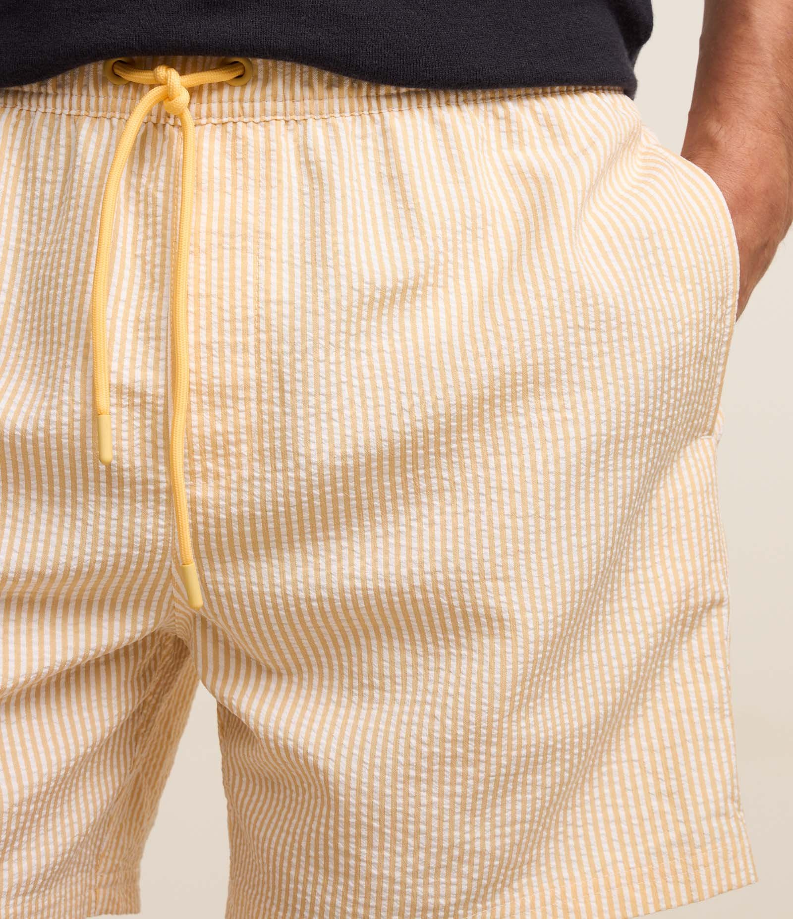 Bermuda de Praia Listrada em Microfibra com Textura Anarruga Amarelo 3