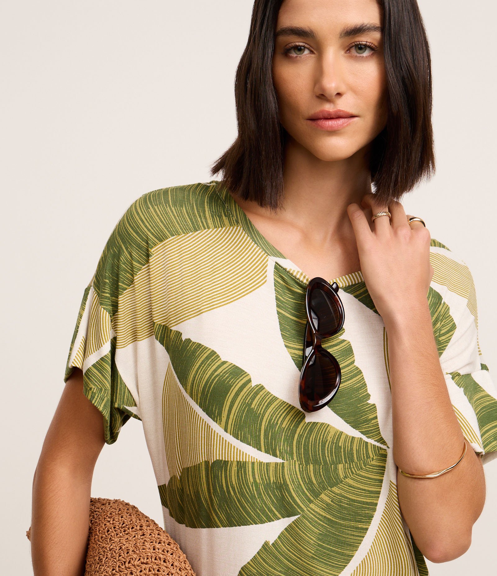 Vestido Reto Midi em Viscolycra com Estampa Folhagem Verde 3