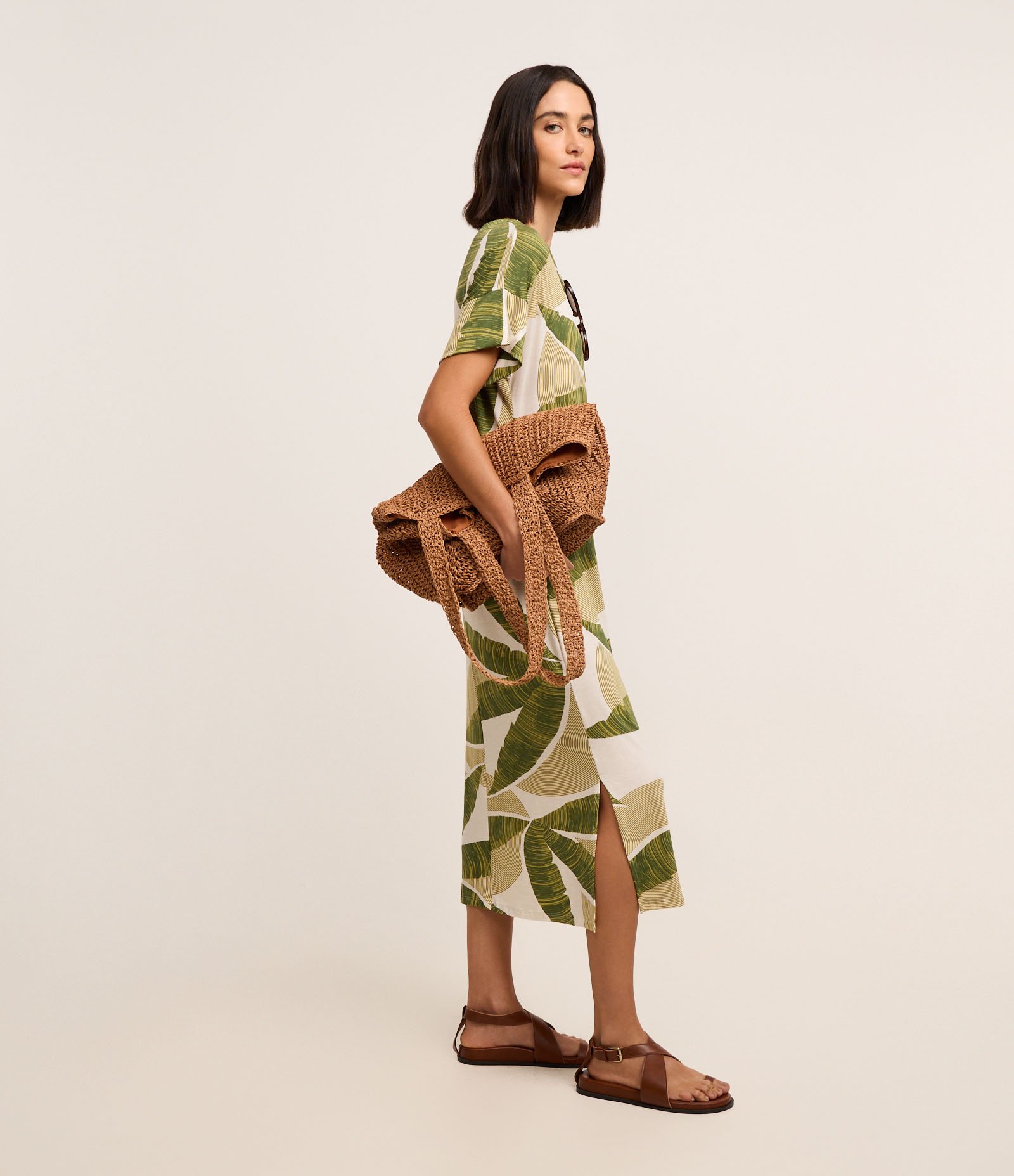 Vestido Reto Midi em Viscolycra com Estampa Folhagem Verde 4