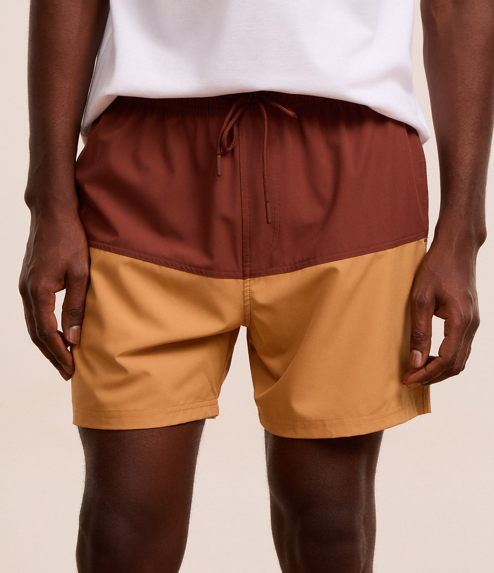 Bermuda em Ripstop com Bolso com Zíper e Estampa Bicolor Vermelho/Amarelo 2