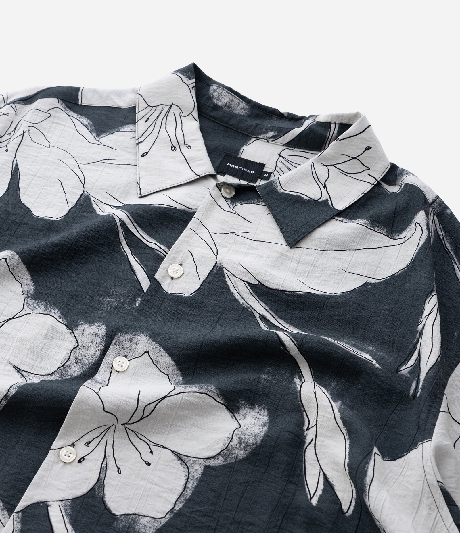 Camisa Boxy em Viscose Com Estampa Floral Texturizada Preto/Branco 9