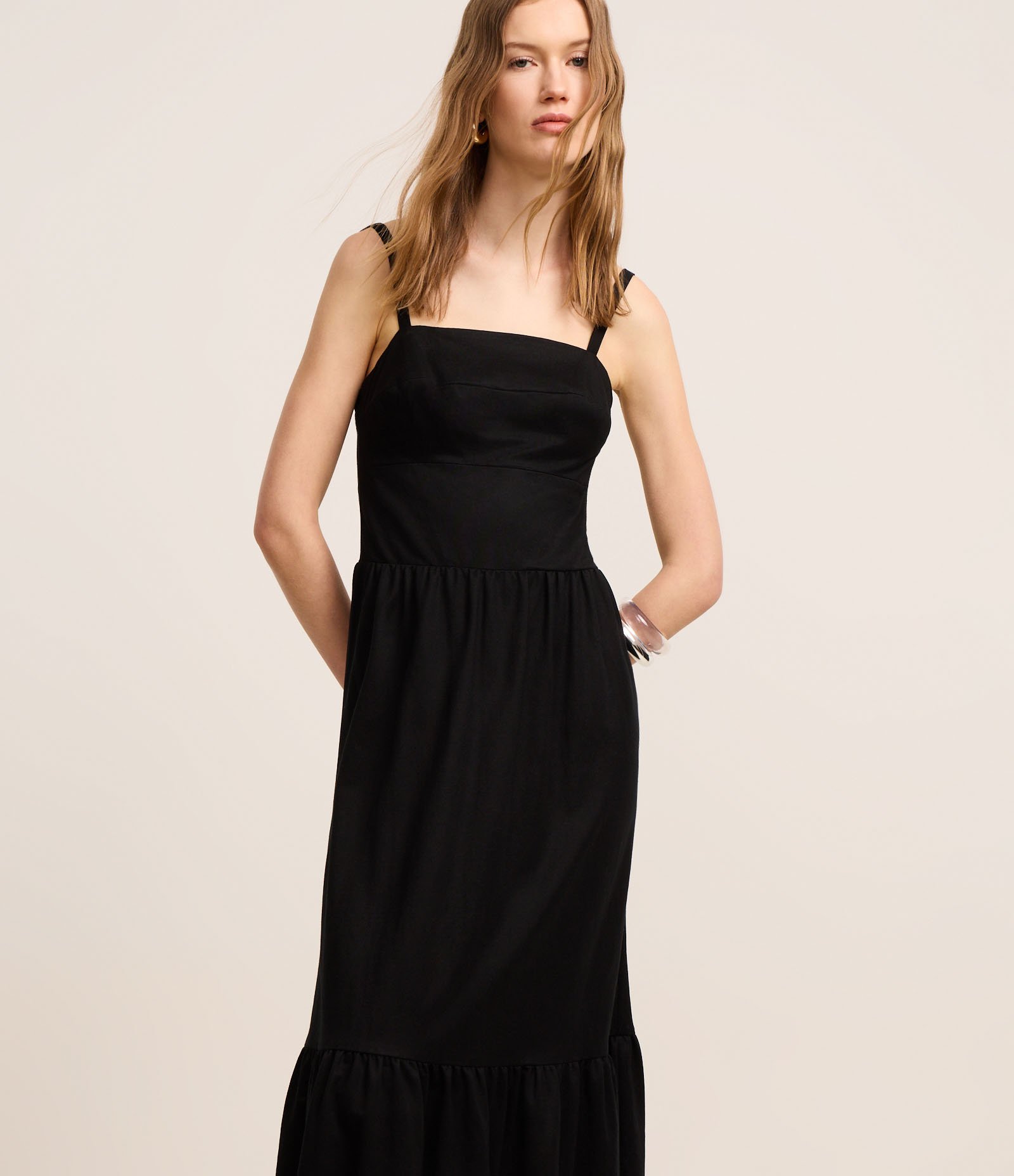 Vestido Midi de Alça em Piquet com Barra Franzida Preto 1