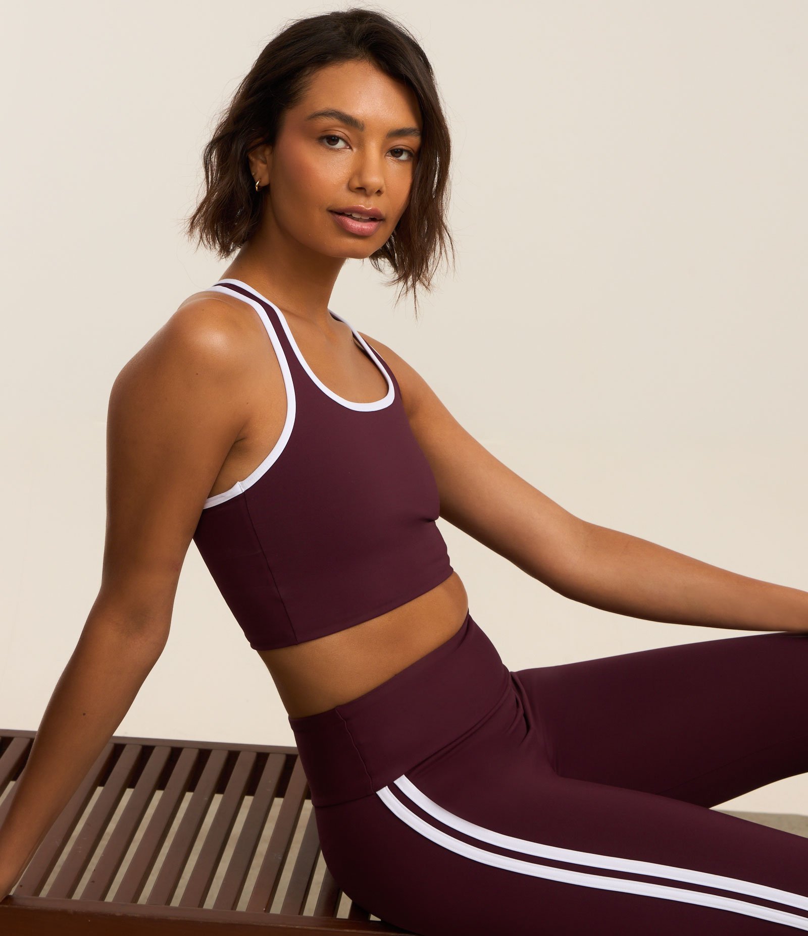 Top Esportivo Nadador sem Bojo em Microfibra com Frisos Contrastantes Vermelho 3