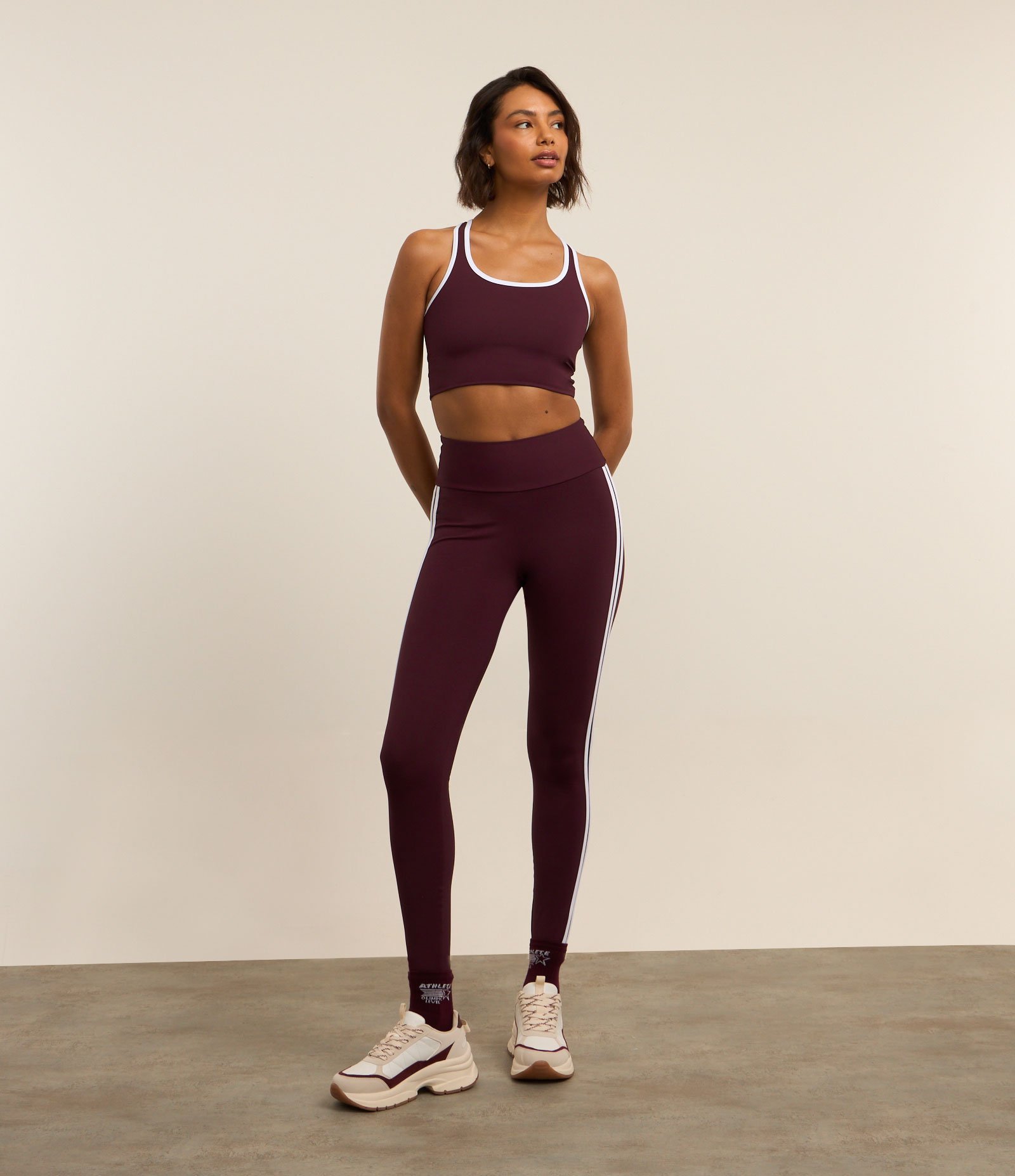 Top Esportivo Nadador sem Bojo em Microfibra com Frisos Contrastantes Vermelho 4