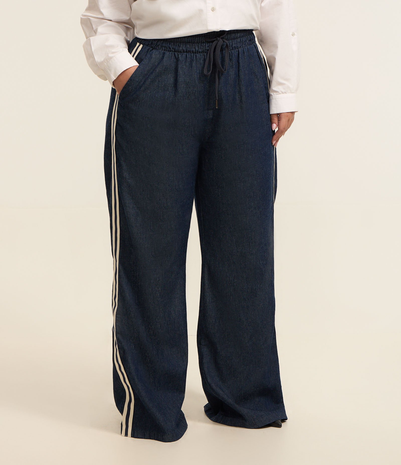 Calça Pantalona em Jeans com Cós Elástico Curve & Plus Size Azul 2