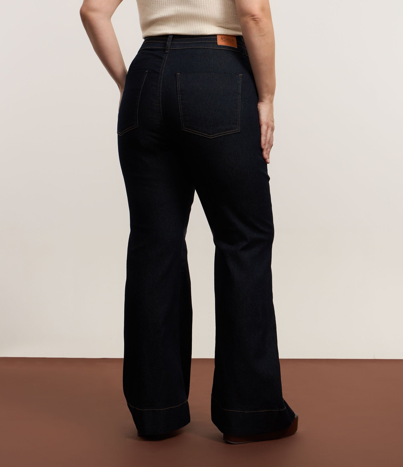 Calça Flare em Jeans com Elastano Curve & Plus Size Preto 3