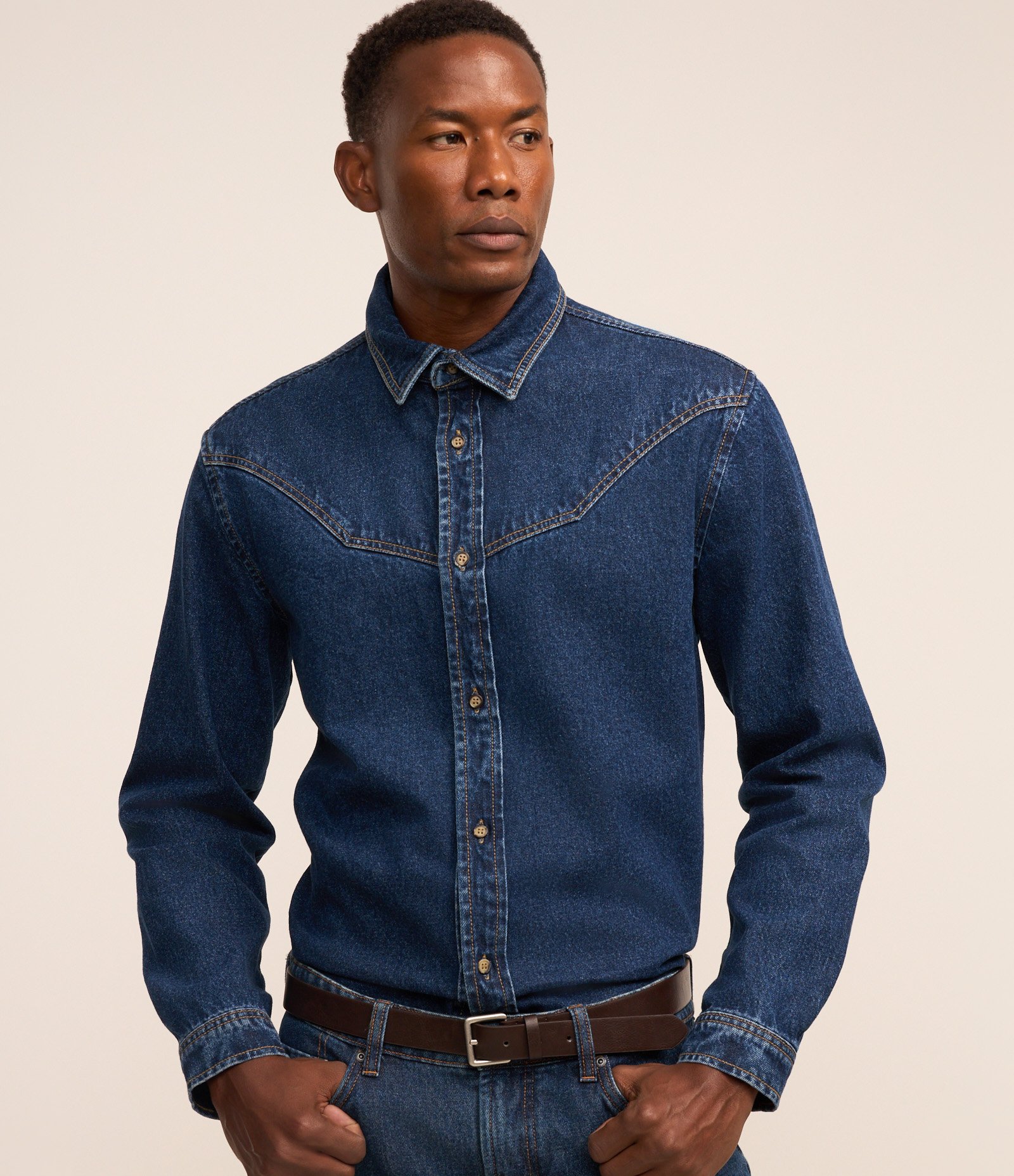 Camisa Comfort em Jeans Resinado com Recortes Azul 1