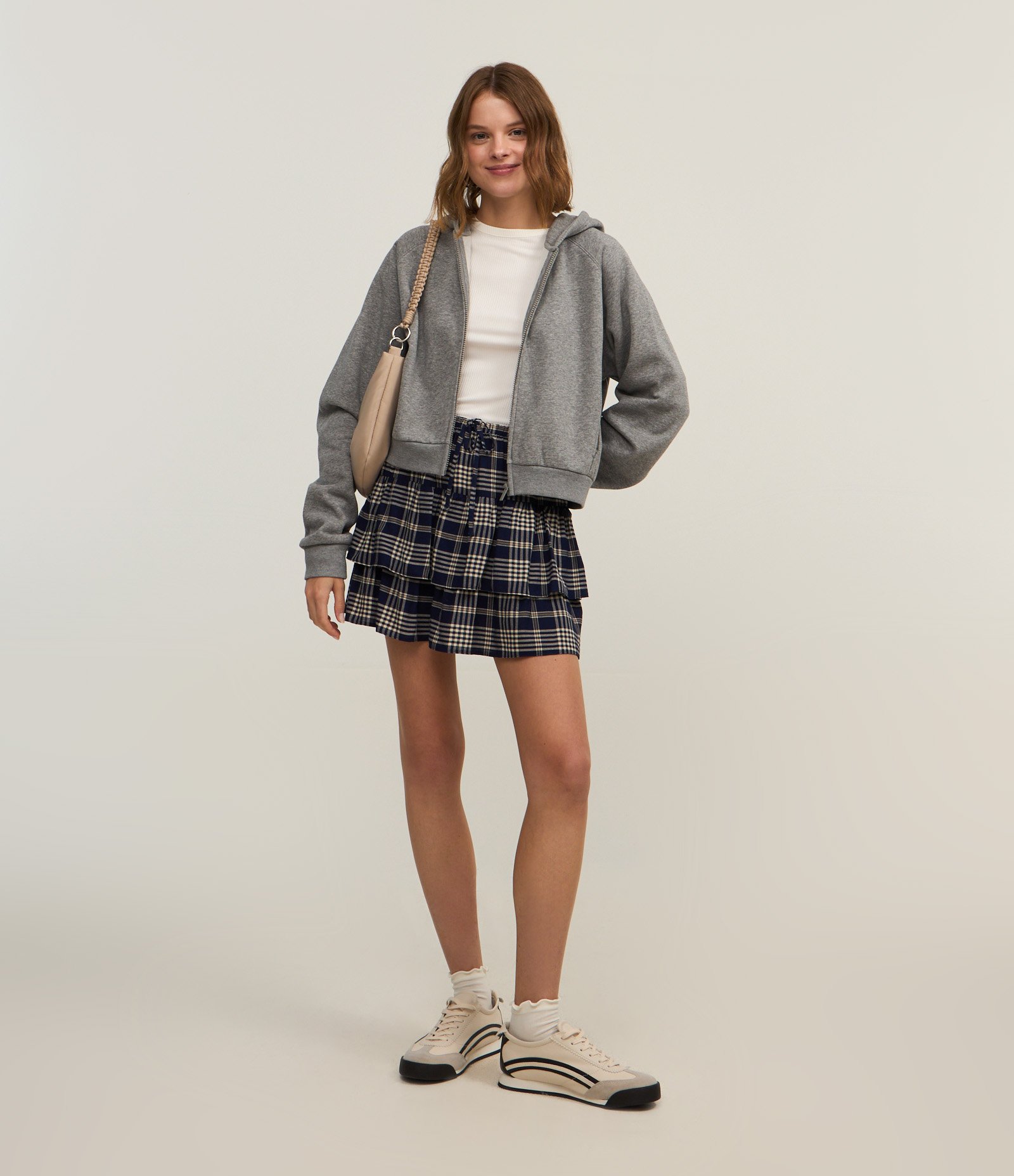 Saia Curta em Chalis com Babados e Estampa Xadrez Azul 1