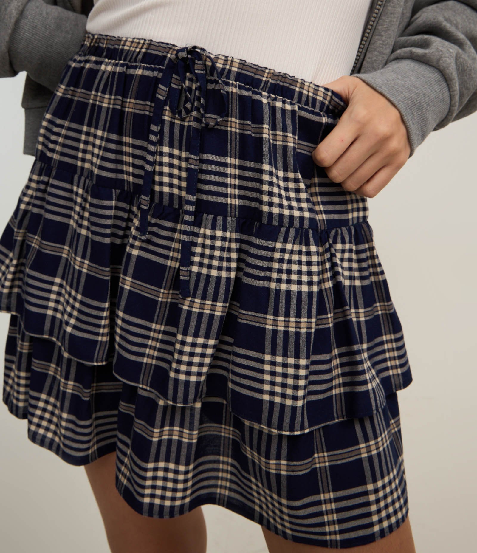 Saia Curta em Chalis com Babados e Estampa Xadrez Azul 4