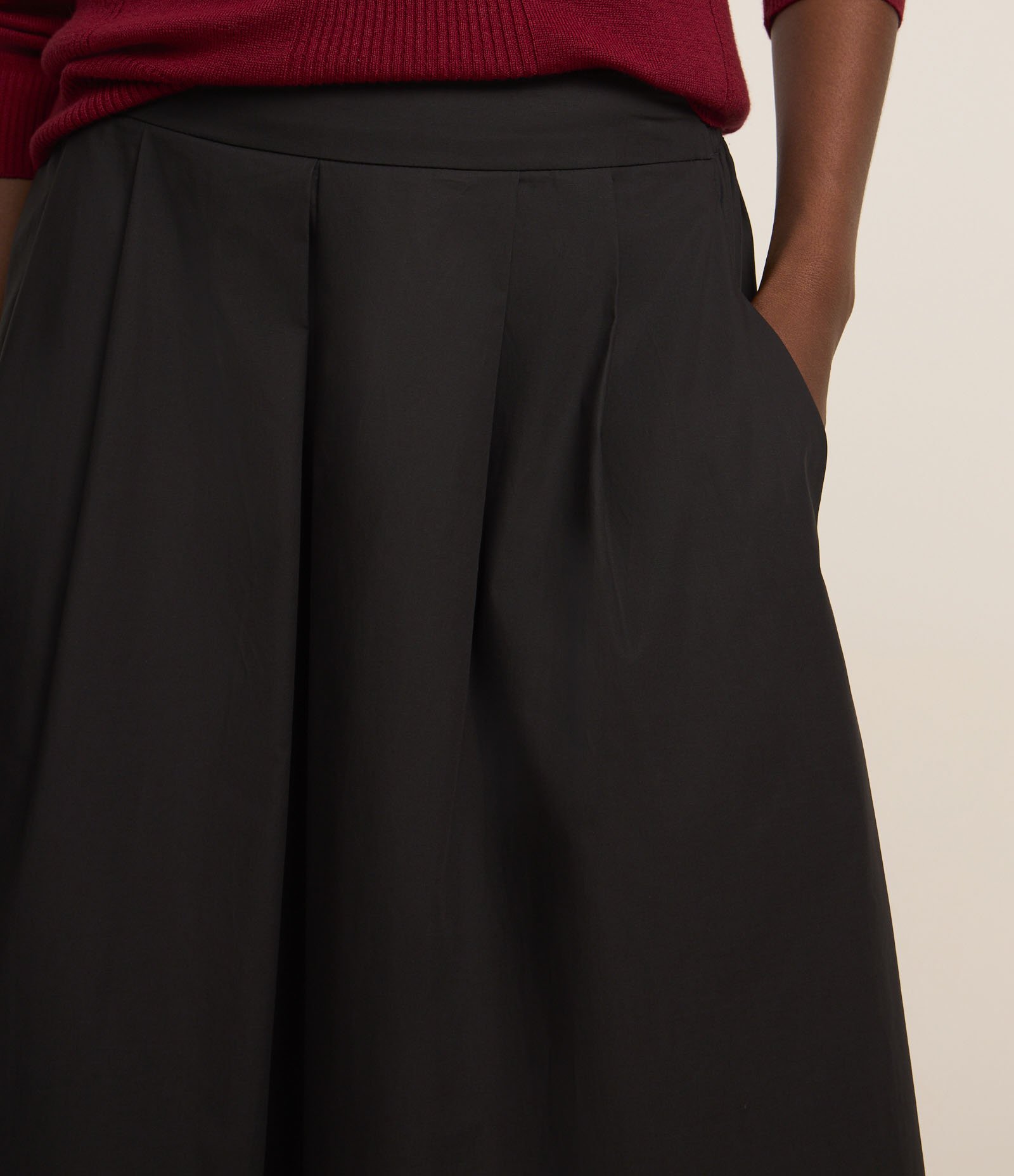 Saia Godê Longa em Tricoline com Pregas Preto 4