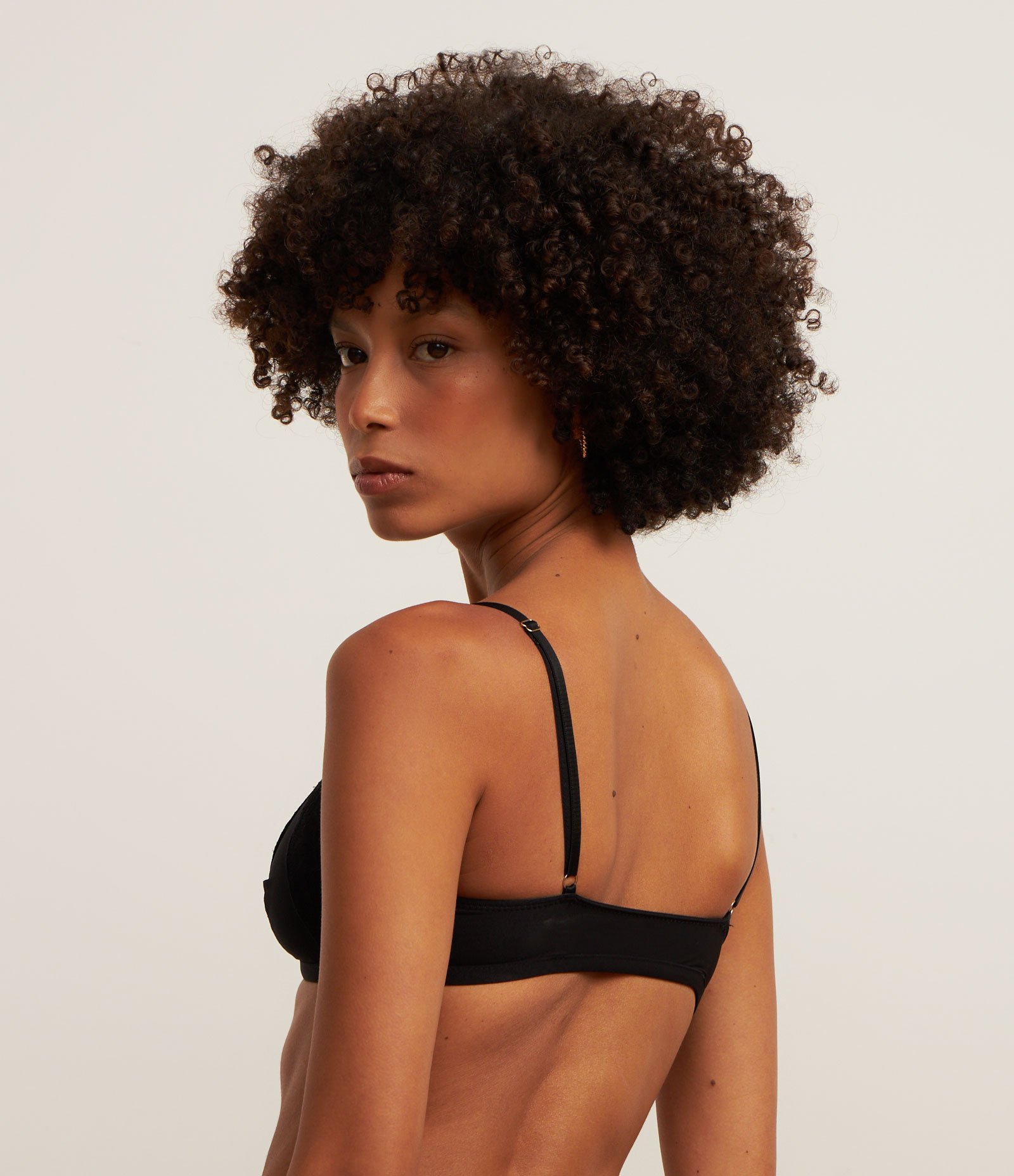 Sutiã Top em Microfibra com Detalhes em Renda e Bojo Removível Preto 3