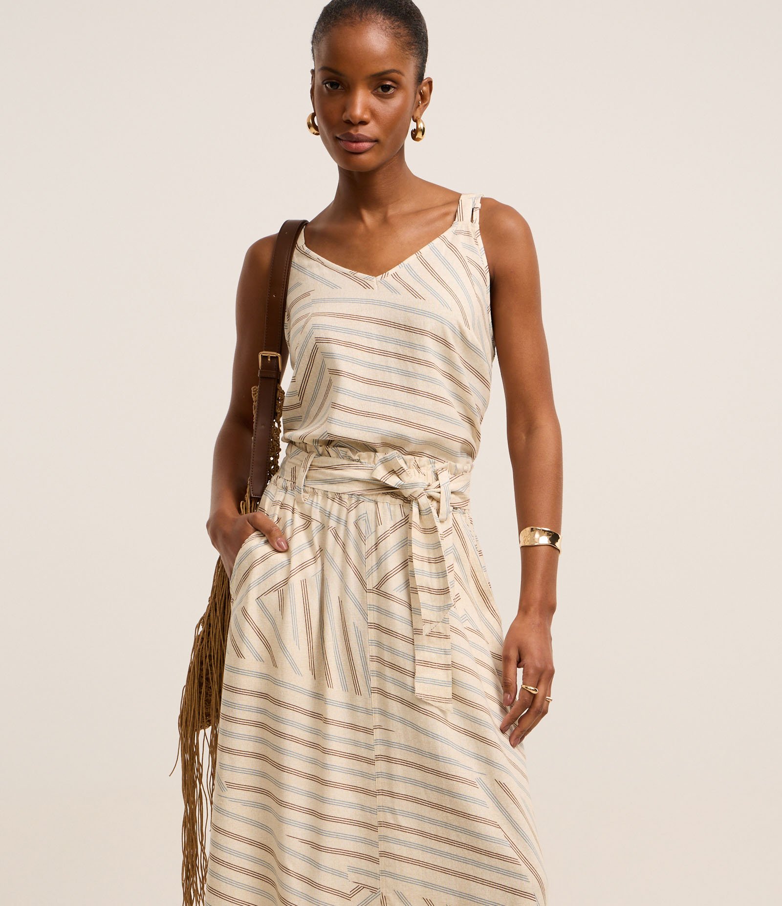 Saia Evasê Midi em Viscolinho com Listras e Amarração Bege 2