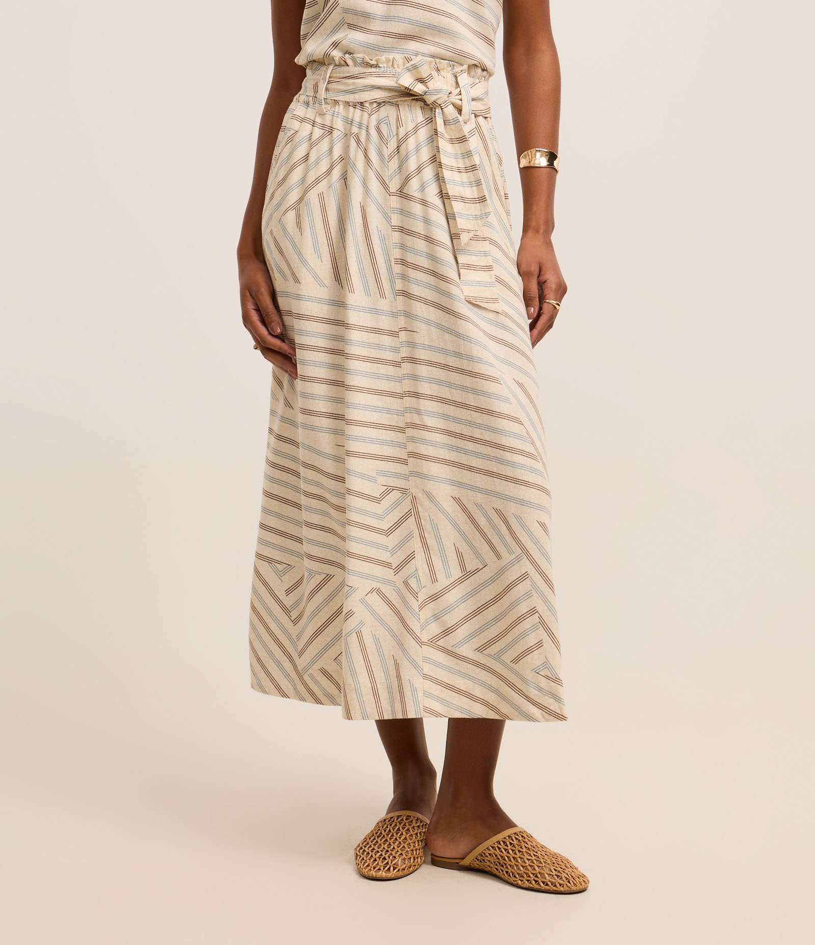 Saia Evasê Midi em Viscolinho com Listras e Amarração Bege 3