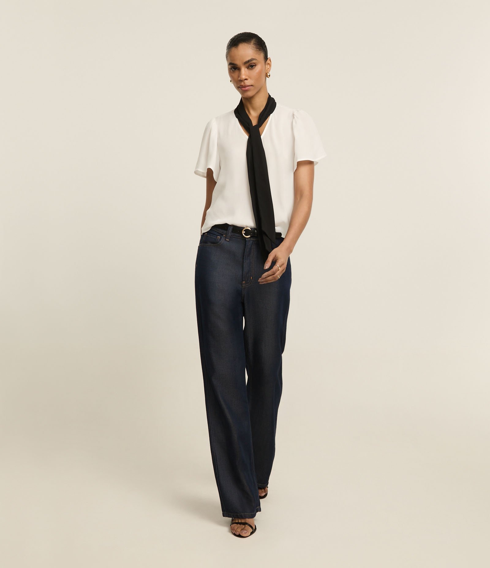 Blusa em Chiffon com Gola Laço Contrastante Branco 2