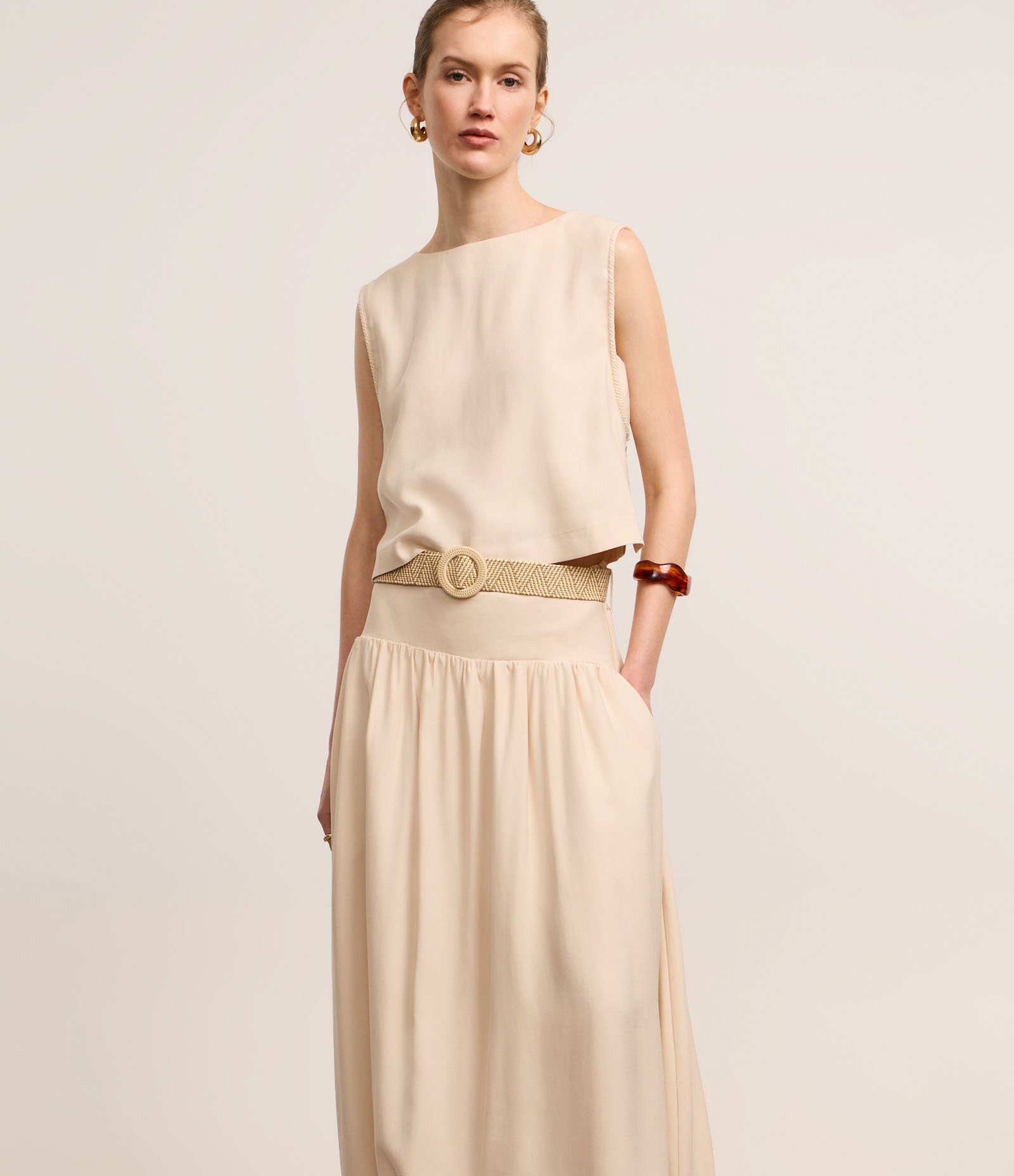 Saia Balonê Midi em Viscose Twill com Cinto de Ráfia Bege 2