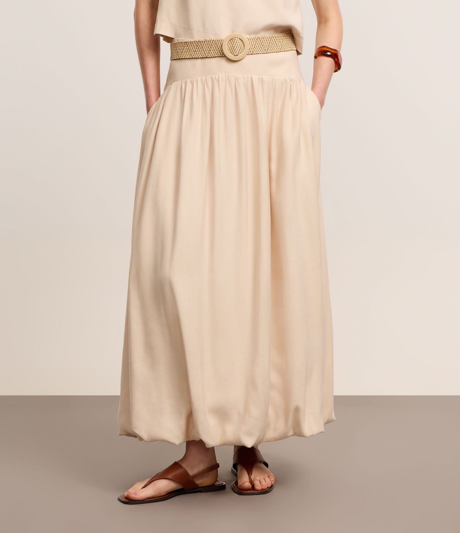 Saia Balonê Midi em Viscose Twill com Cinto de Ráfia Bege 3