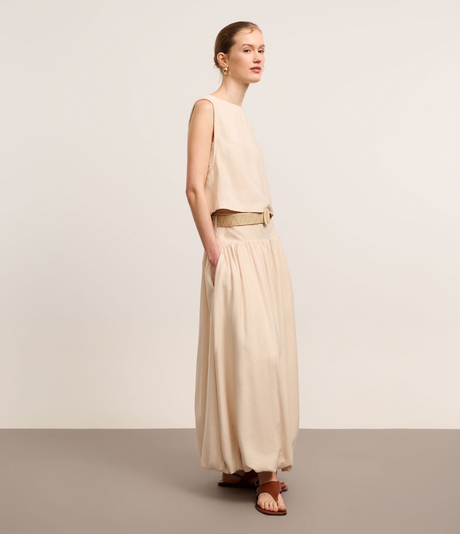 Saia Balonê Midi em Viscose Twill com Cinto de Ráfia Bege 5