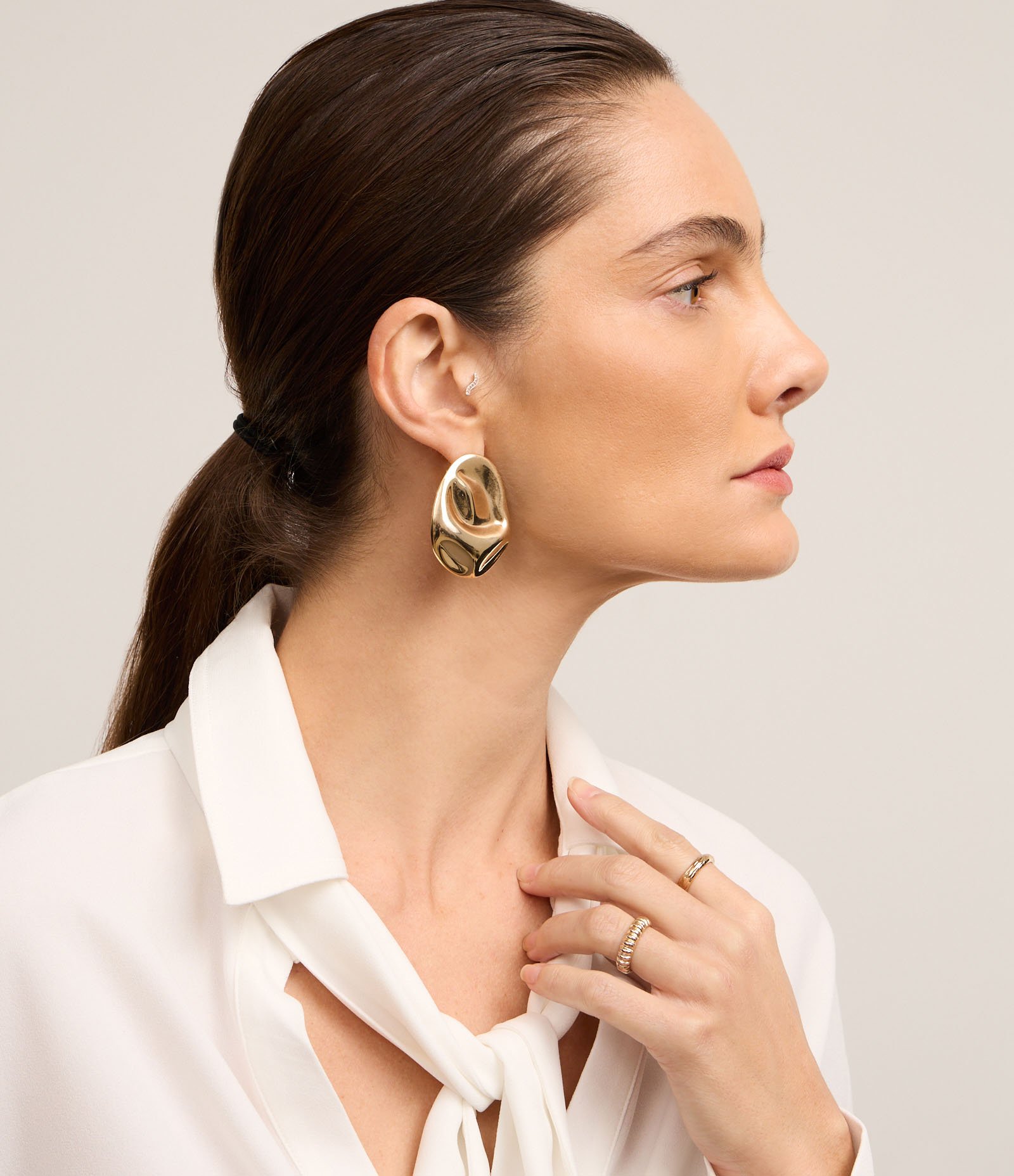 Camisa em Crepe com Gola Laço e Manga Longa Banco Neve 4